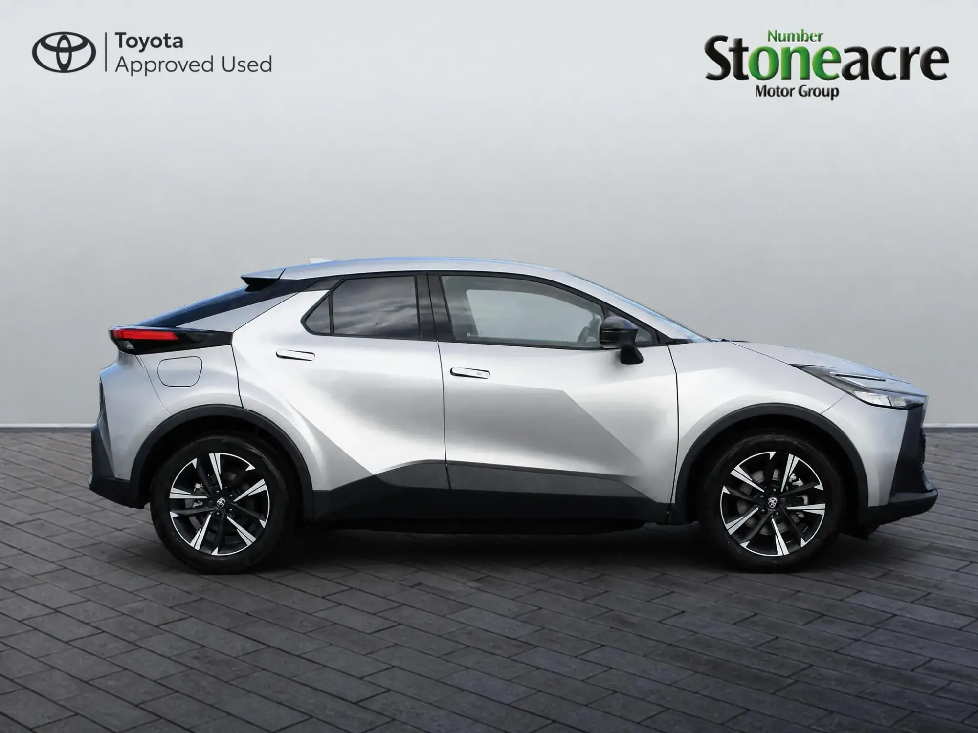 Toyota C-HR Plug-in Hybrid 2.0 VVT-h 13.6 kWh Design CVT Euro 6 (s/s) 5dr NG26HFF Image 2 Toyota C-HR Plug-in Hybrid 2.0 VVT-h 13.6 kWh Design CVT Euro 6 (s/s) 5dr NG26HFF Image 2