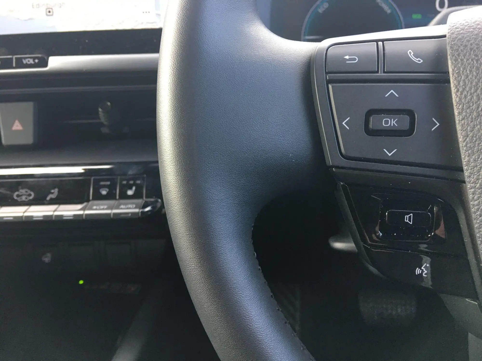 Toyota C-HR Plug-in Hybrid Image 14 Toyota C-HR Plug-in Hybrid Image 14
