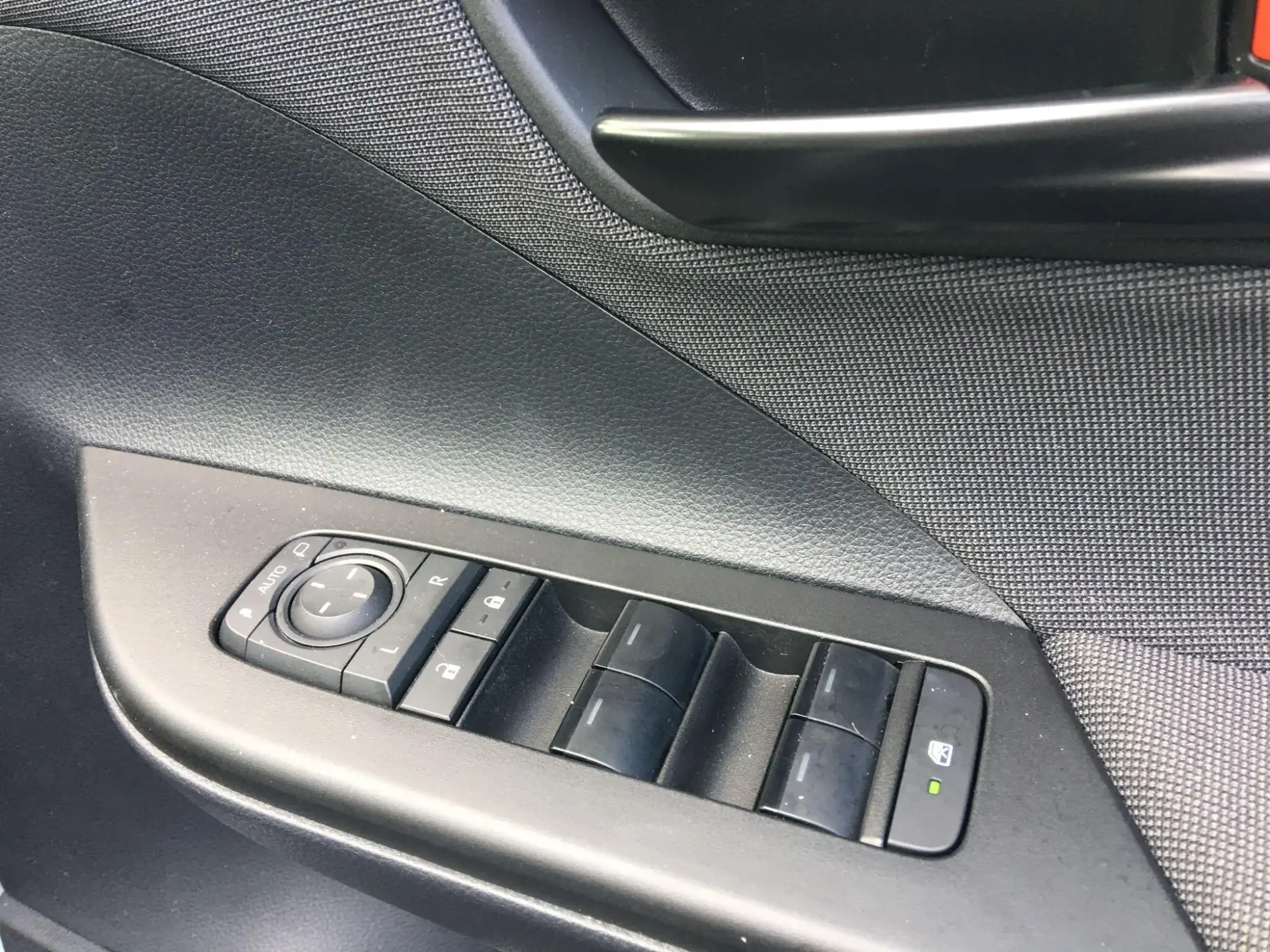 Toyota C-HR Plug-in Hybrid Image 32 Toyota C-HR Plug-in Hybrid Image 32