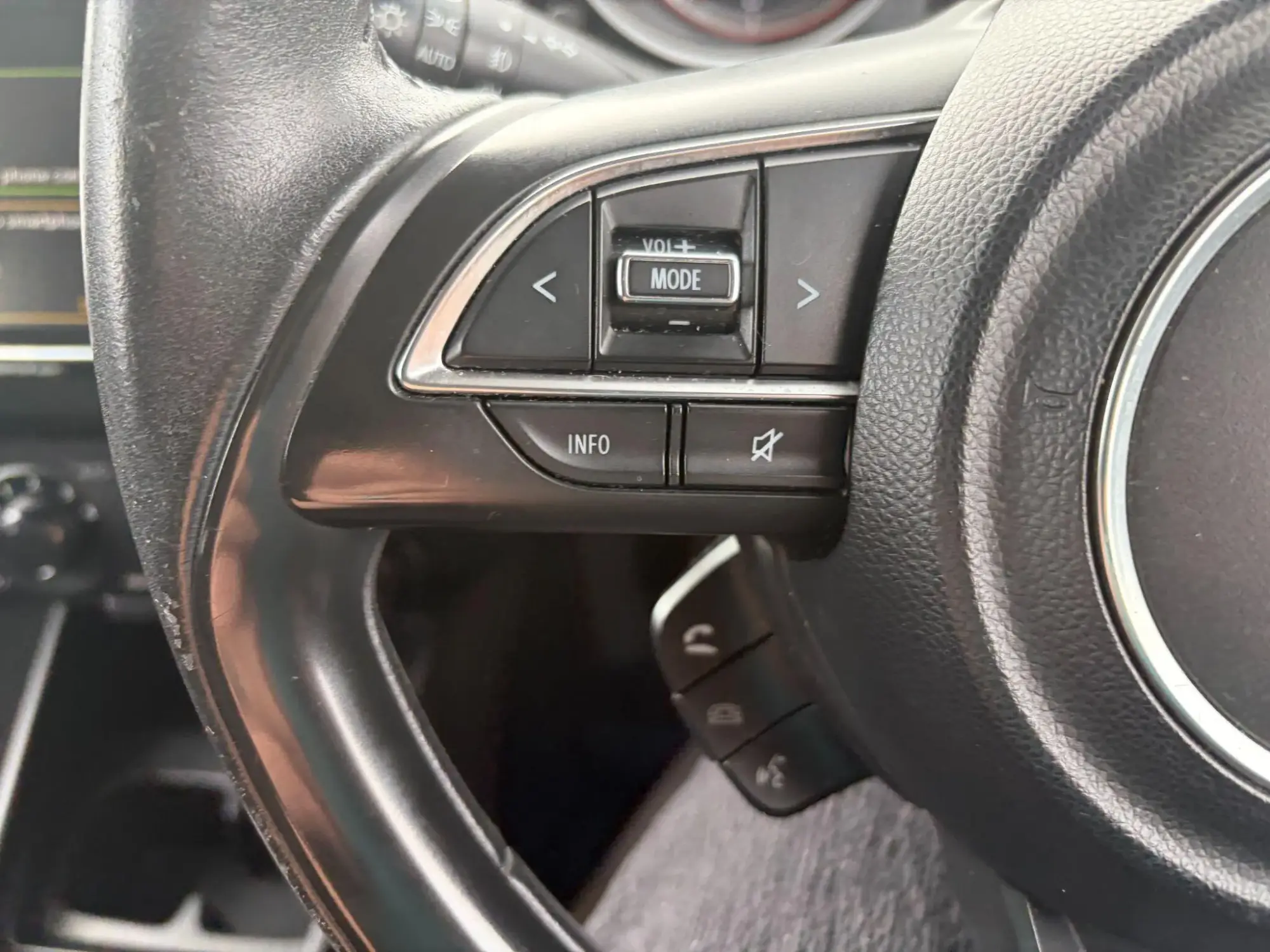 Suzuki Swift Image 16