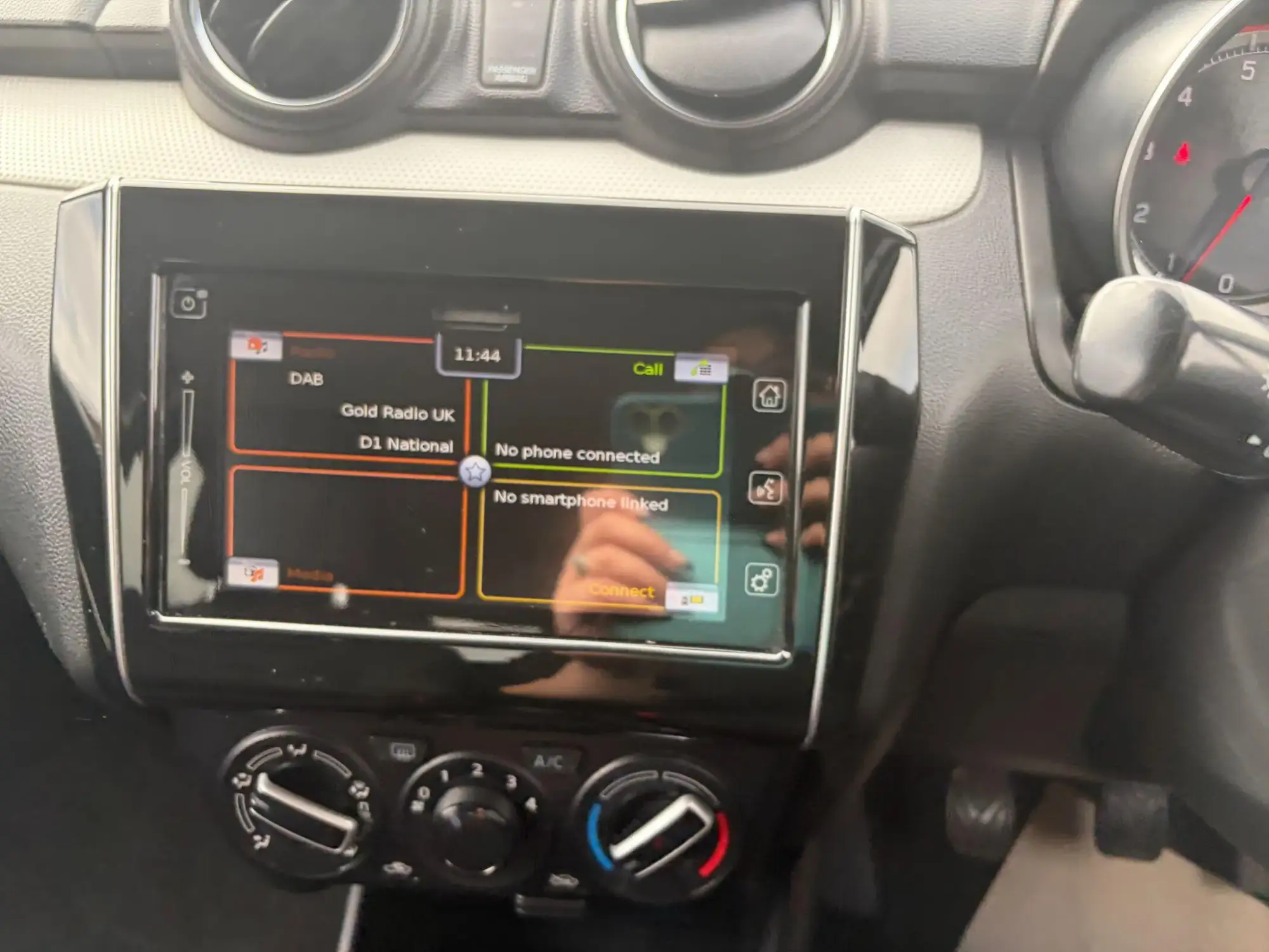 Suzuki Swift Image 17