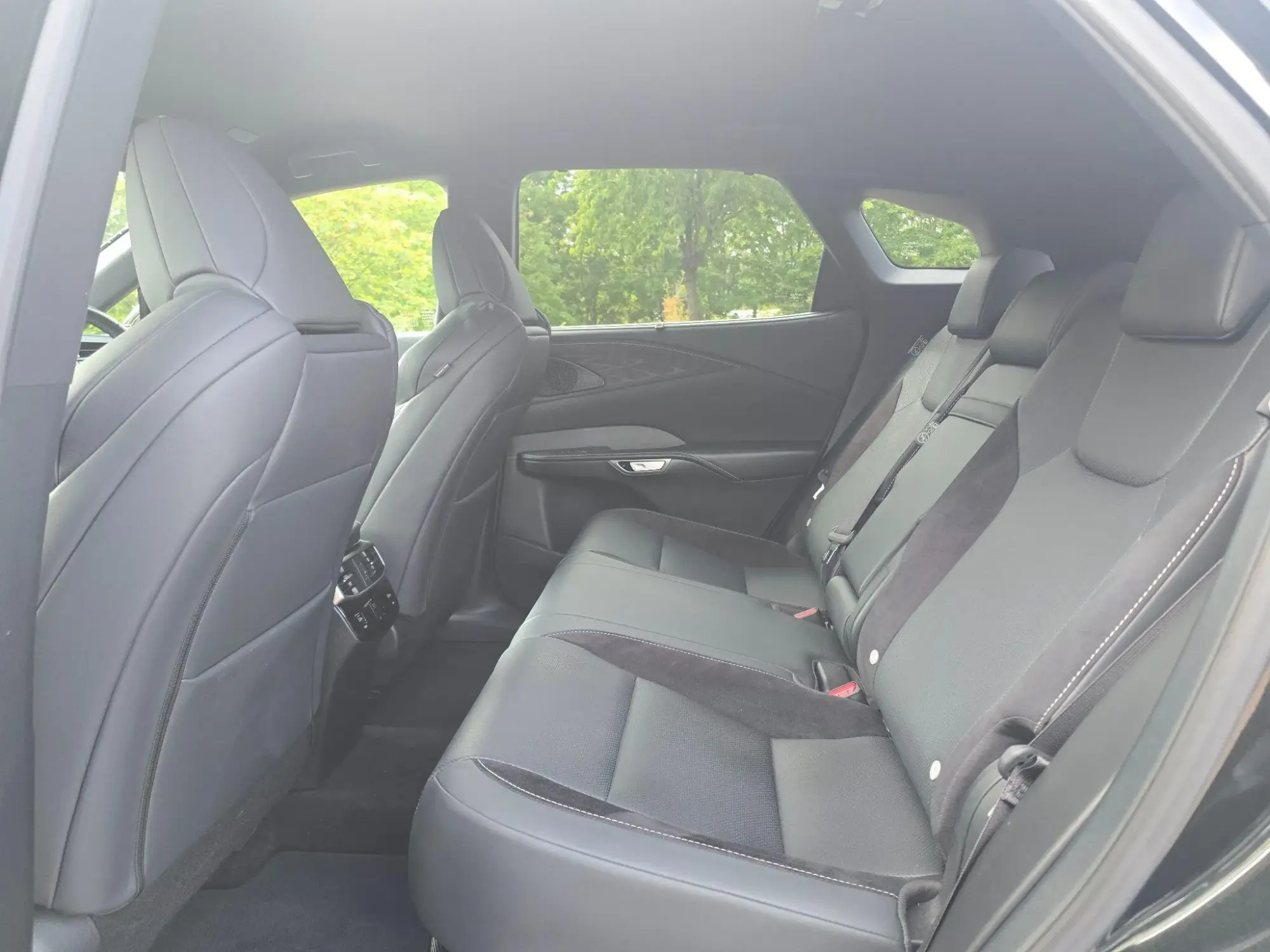 Lexus RX Image 12