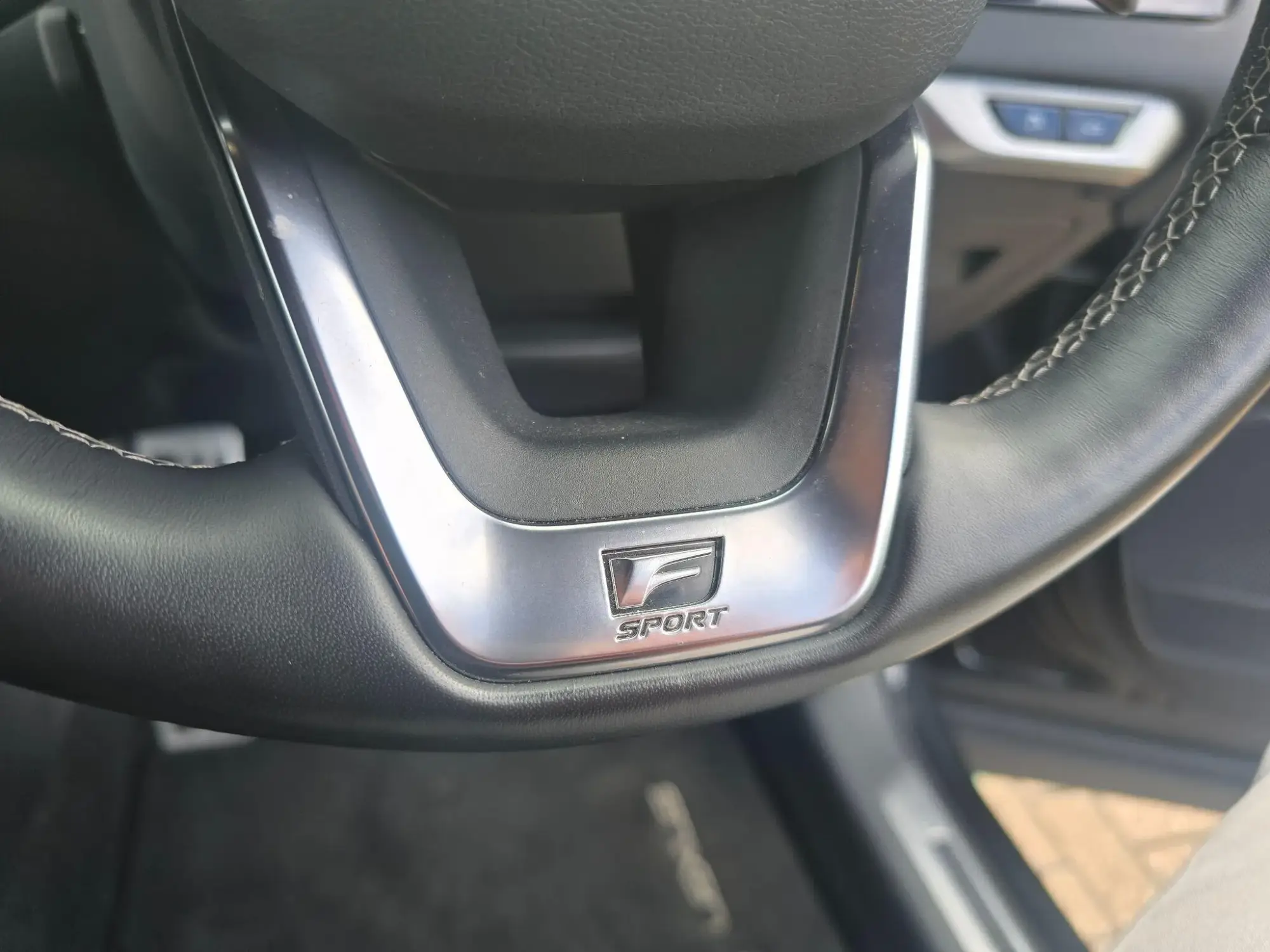 Lexus RX Image 18