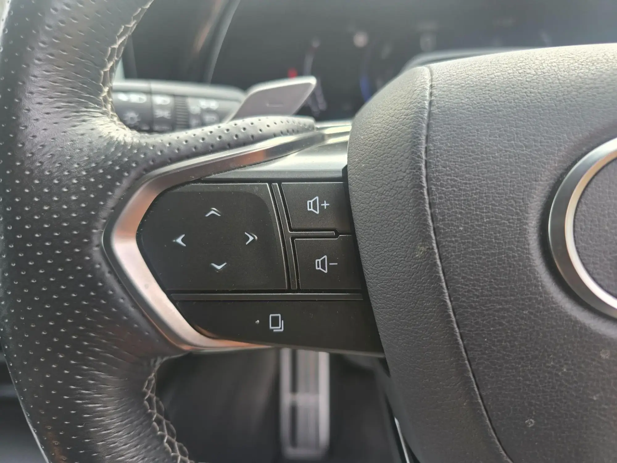 Lexus RX Image 21