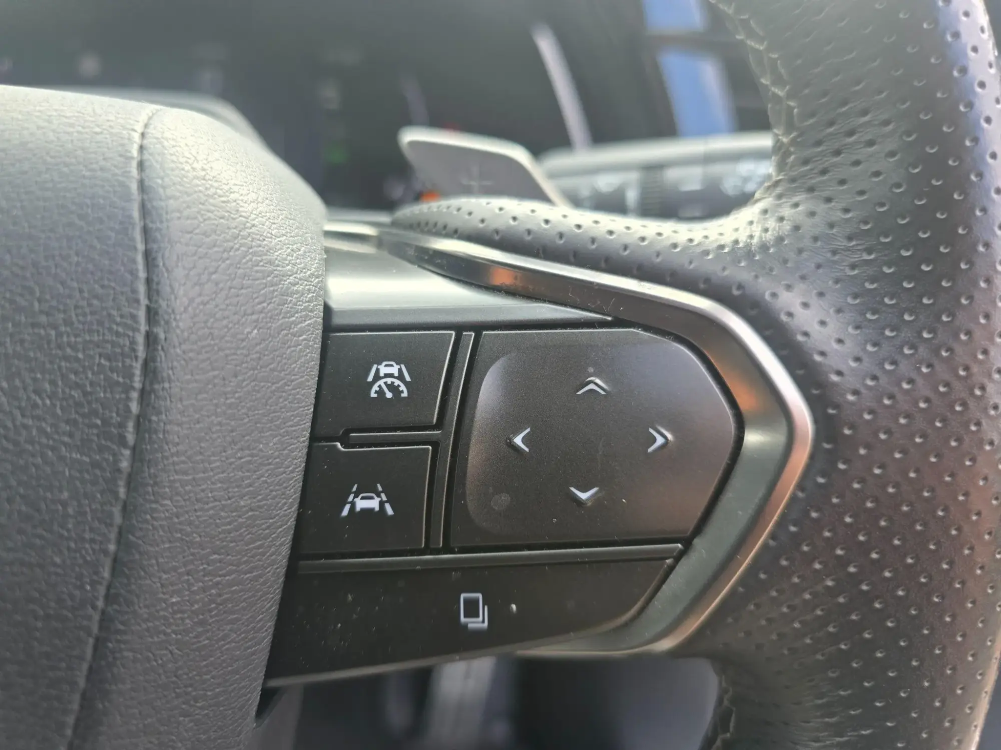 Lexus RX Image 22