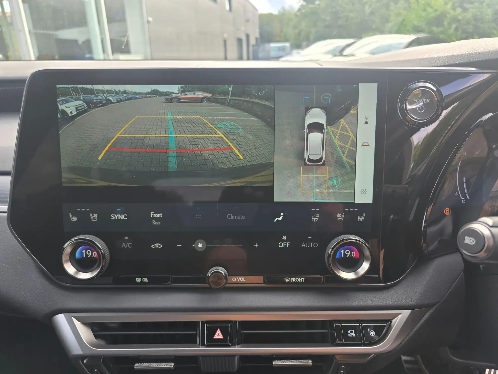 Lexus RX Image 24