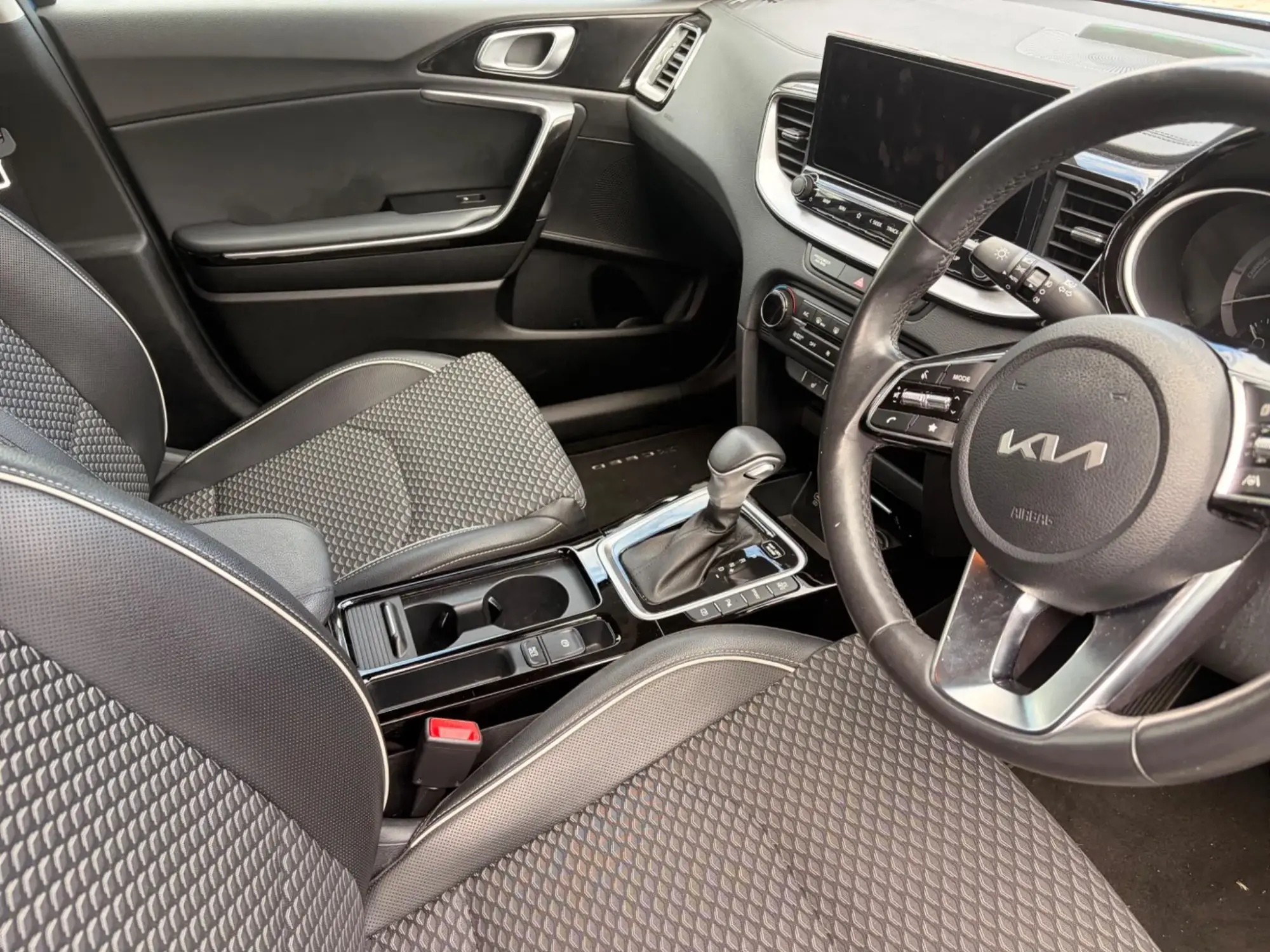 Kia XCeed Plug-In Hybrid Image 12 Kia XCeed Plug-In Hybrid Image 12