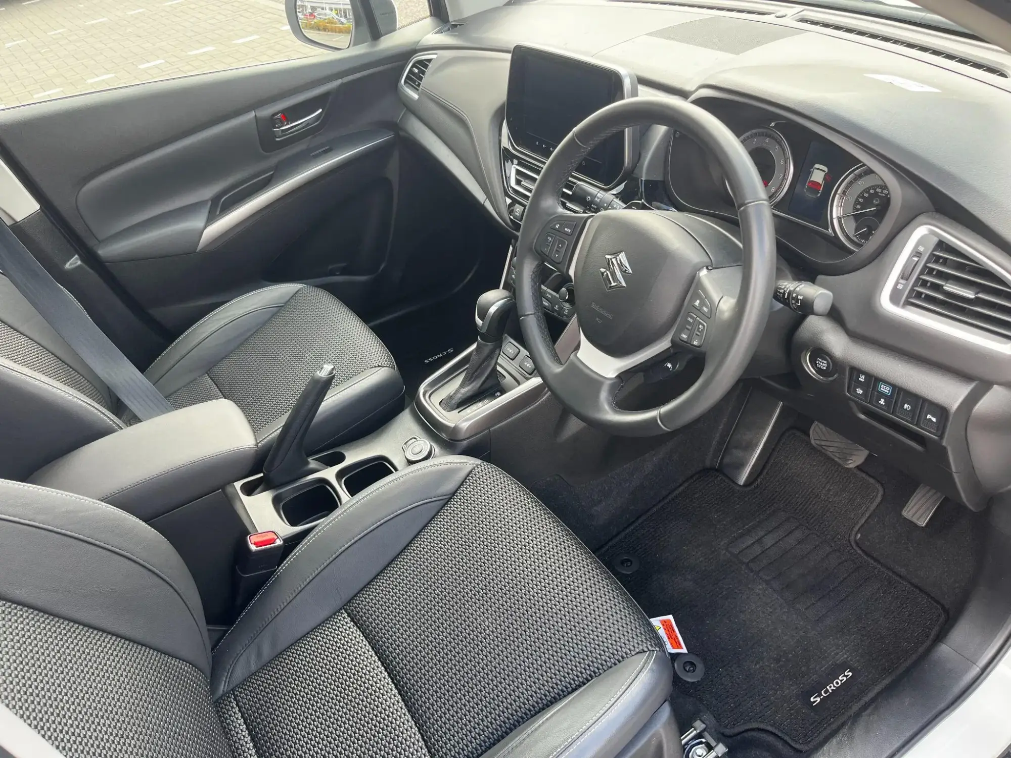 Suzuki S-Cross Hybrid Image 12
