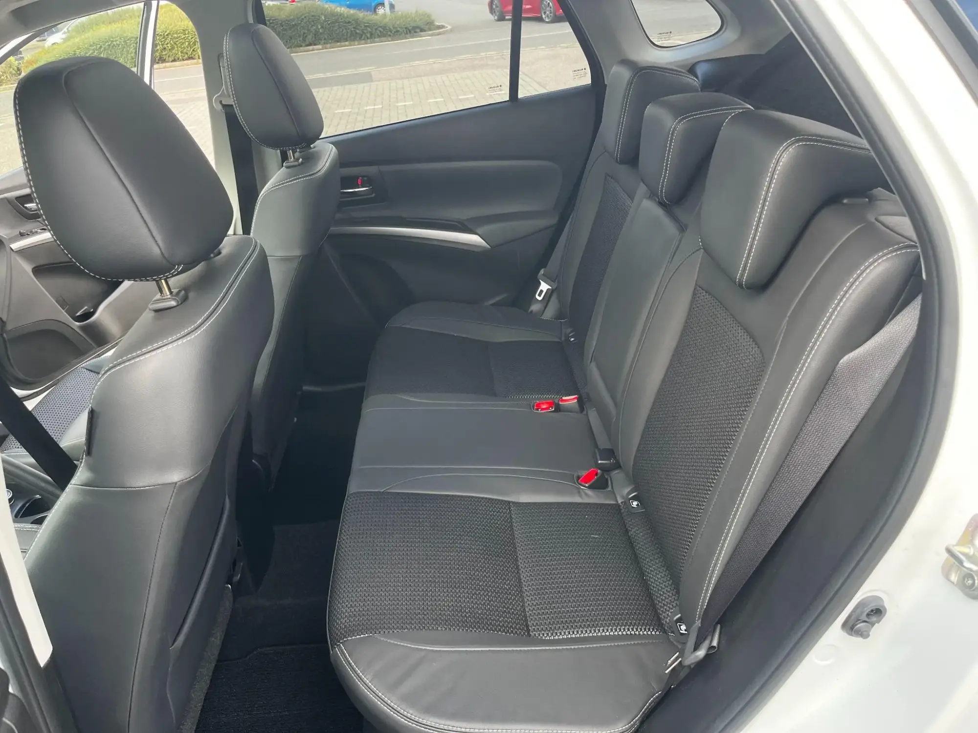 Suzuki S-Cross Hybrid Image 15