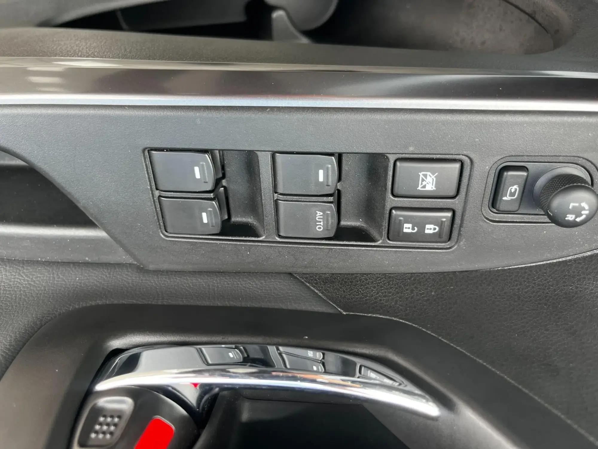 Suzuki S-Cross Hybrid Image 18
