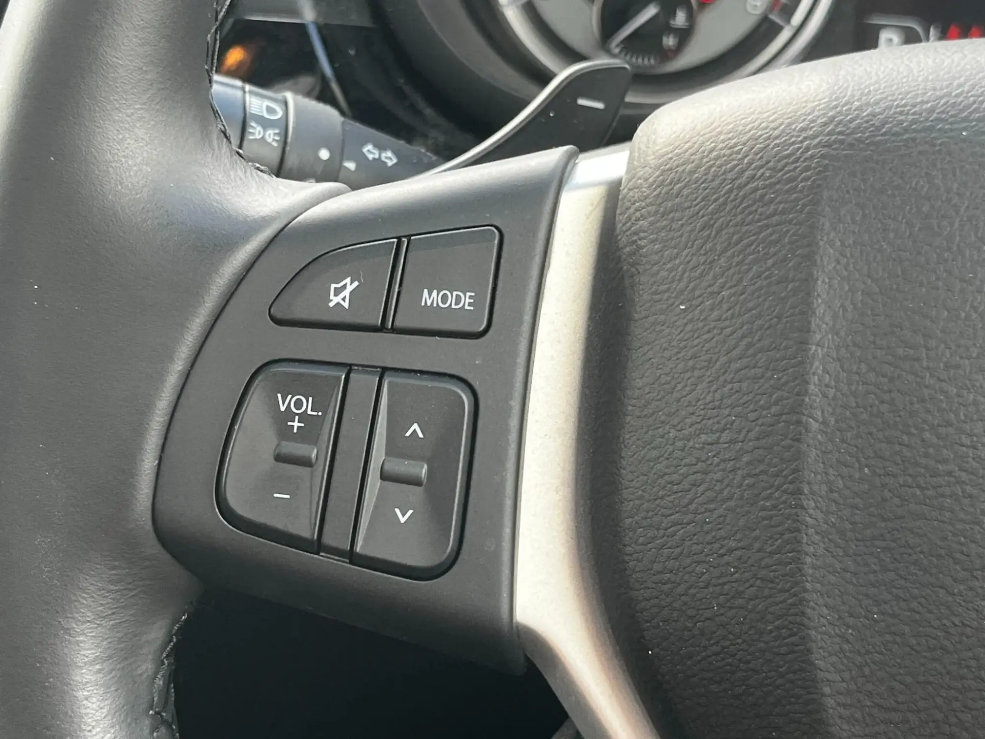 Suzuki S-Cross Hybrid Image 20