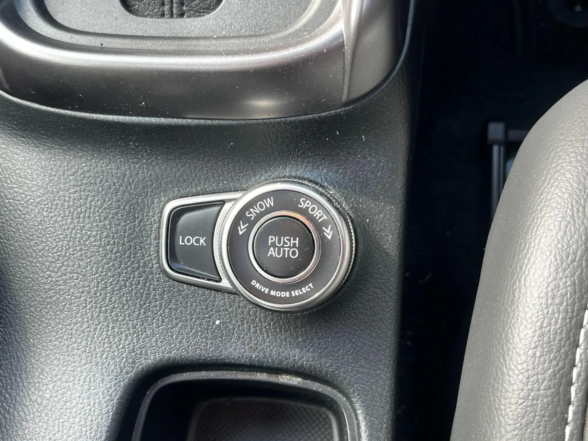 Suzuki S-Cross Hybrid Image 22