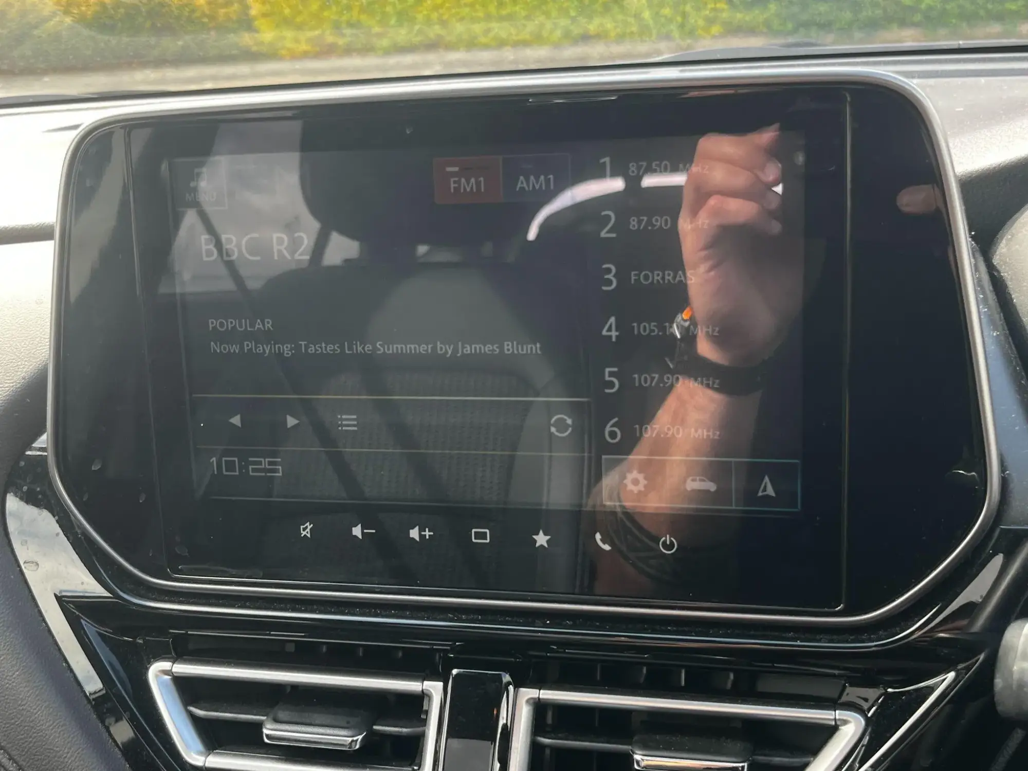 Suzuki S-Cross Hybrid Image 24