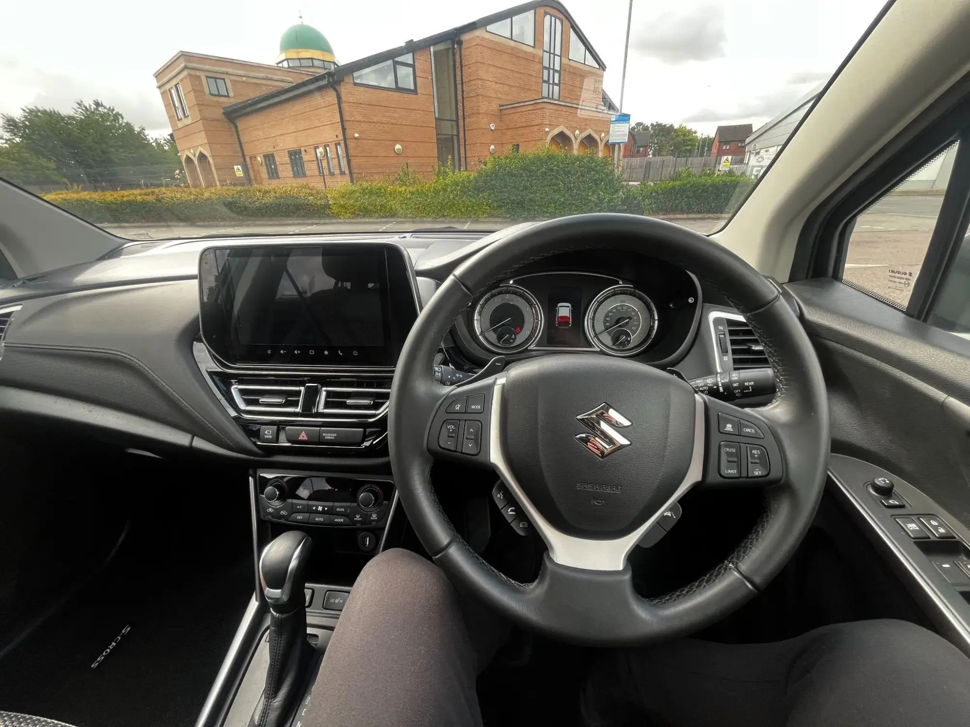 Suzuki S-Cross Hybrid Image 29