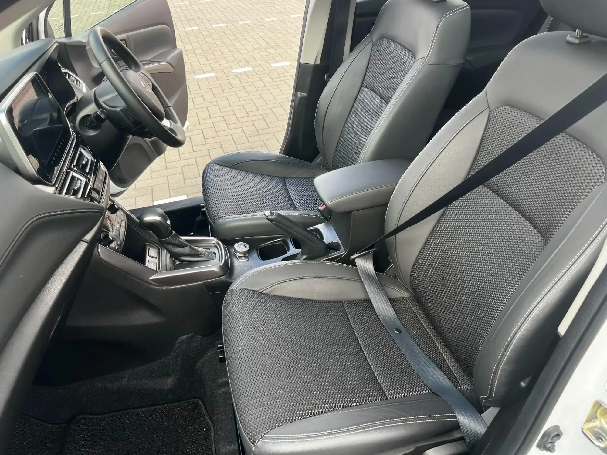Suzuki S-Cross Hybrid Image 31