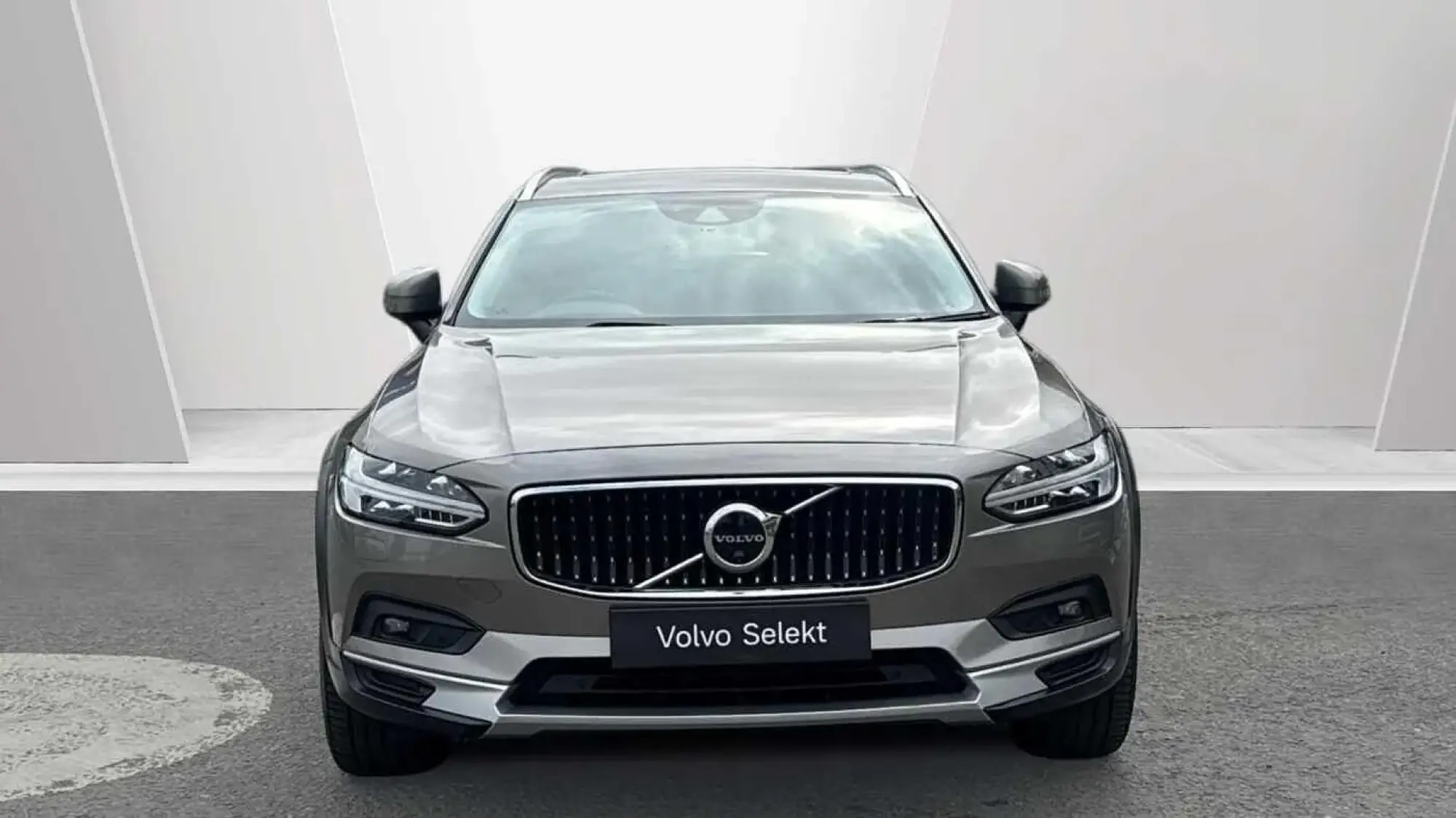 Volvo V90 Cross Country Image 2