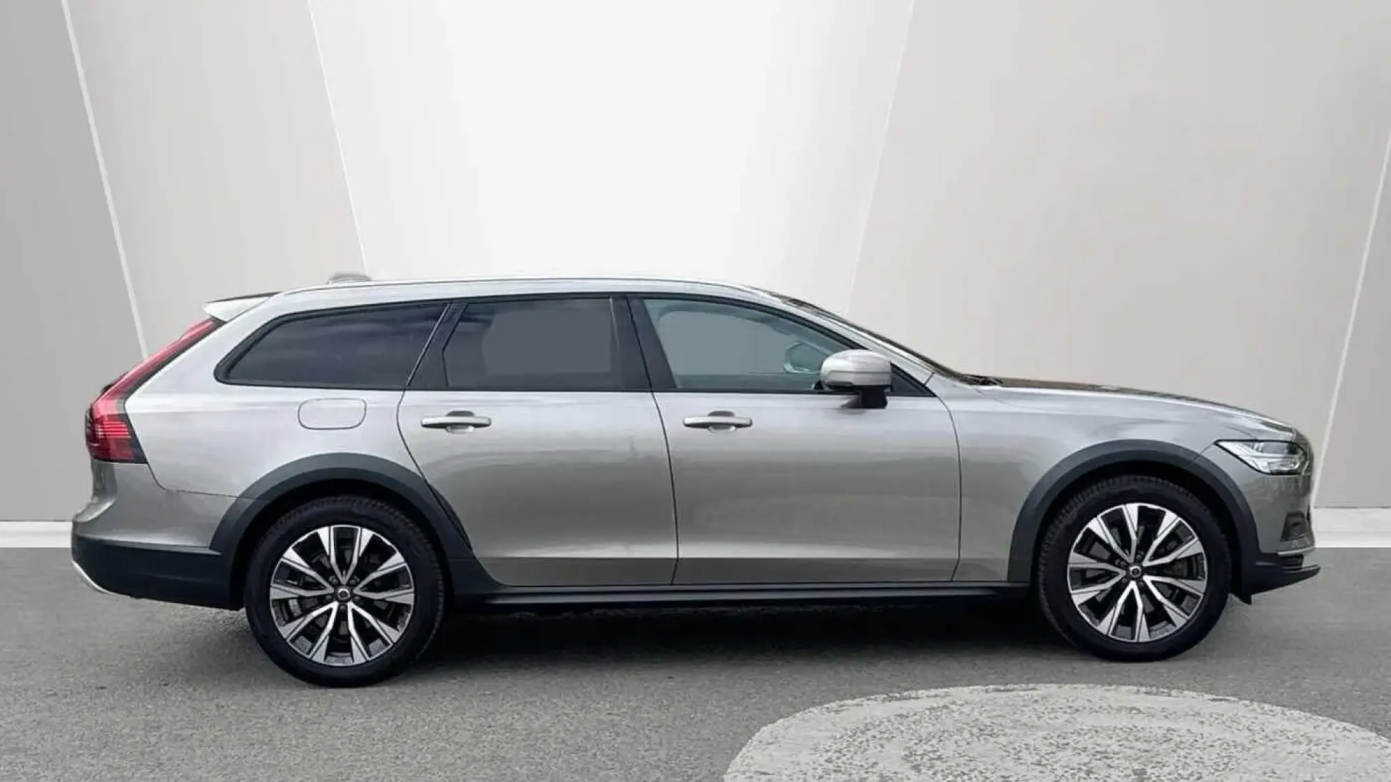 Volvo V90 Cross Country Image 4