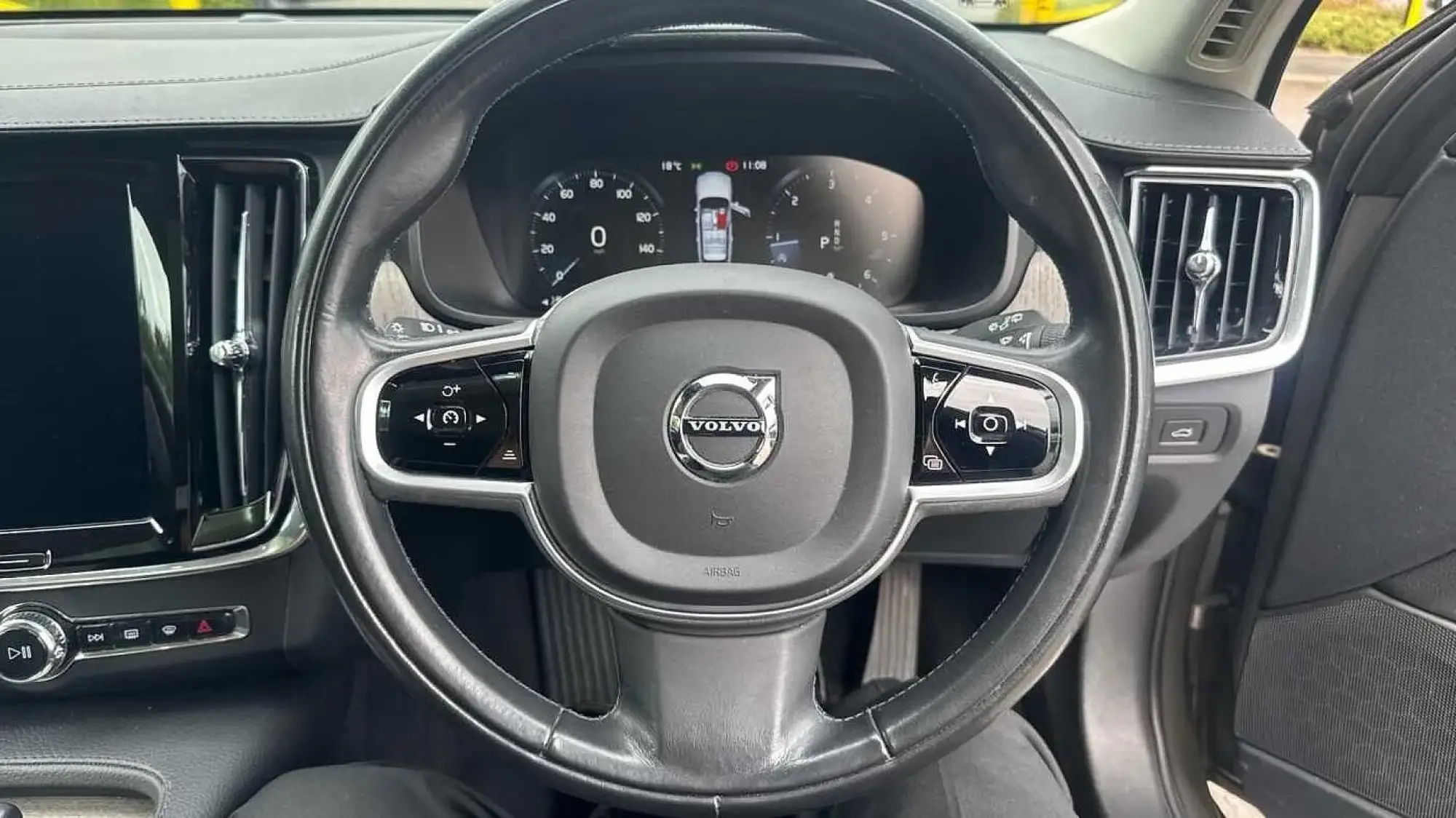 Volvo V90 Cross Country Image 10
