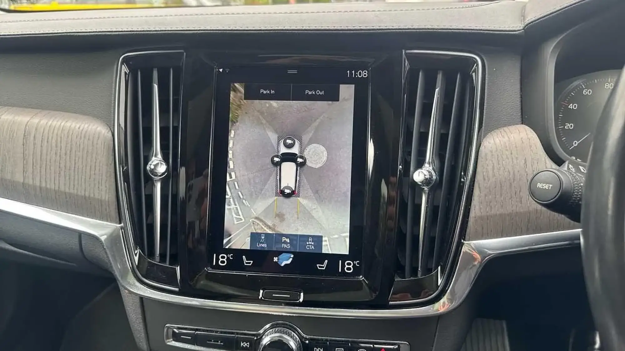 Volvo V90 Cross Country Image 19
