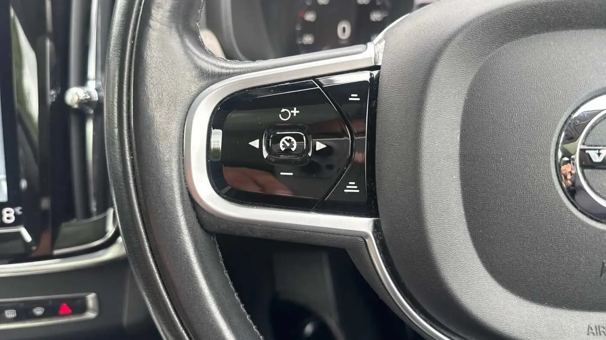 Volvo V90 Cross Country Image 20