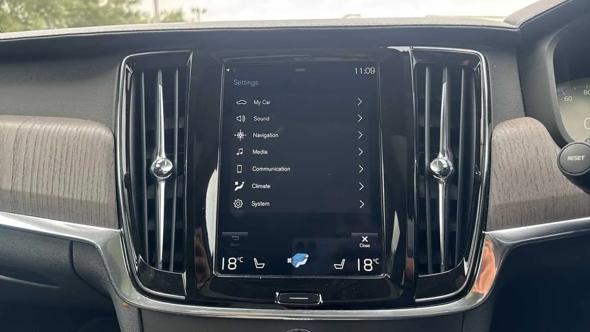 Volvo V90 Cross Country Image 39