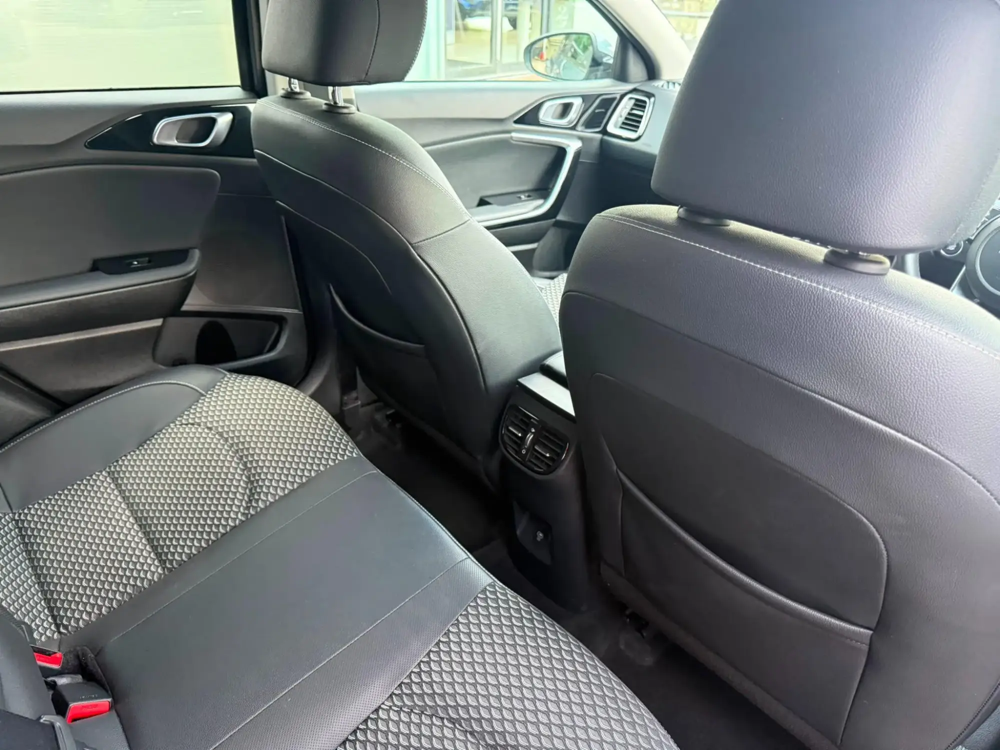 Kia XCeed Plug-In Hybrid Image 15 Kia XCeed Plug-In Hybrid Image 15