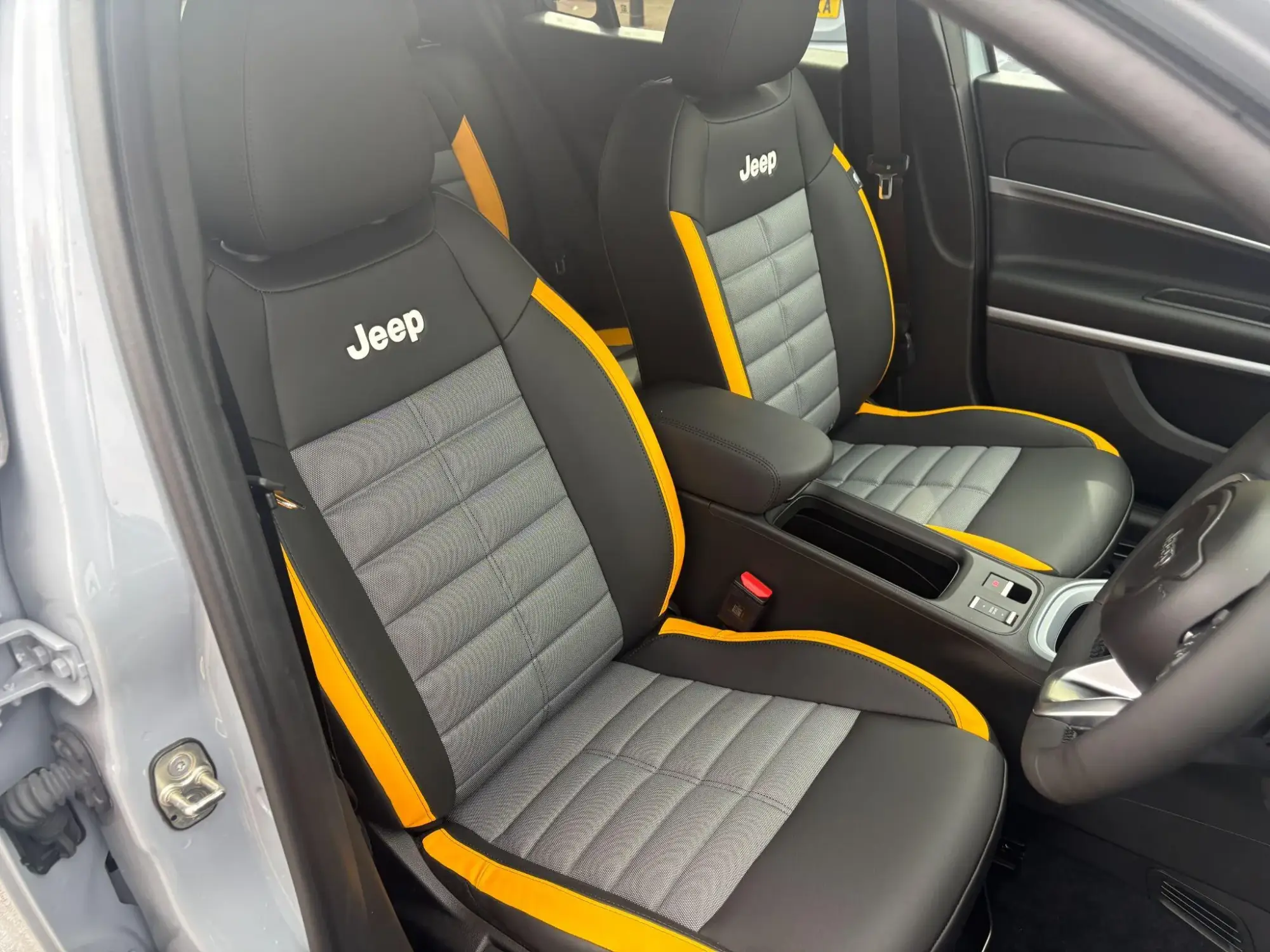 Jeep Avenger e-Hybrid Image 15