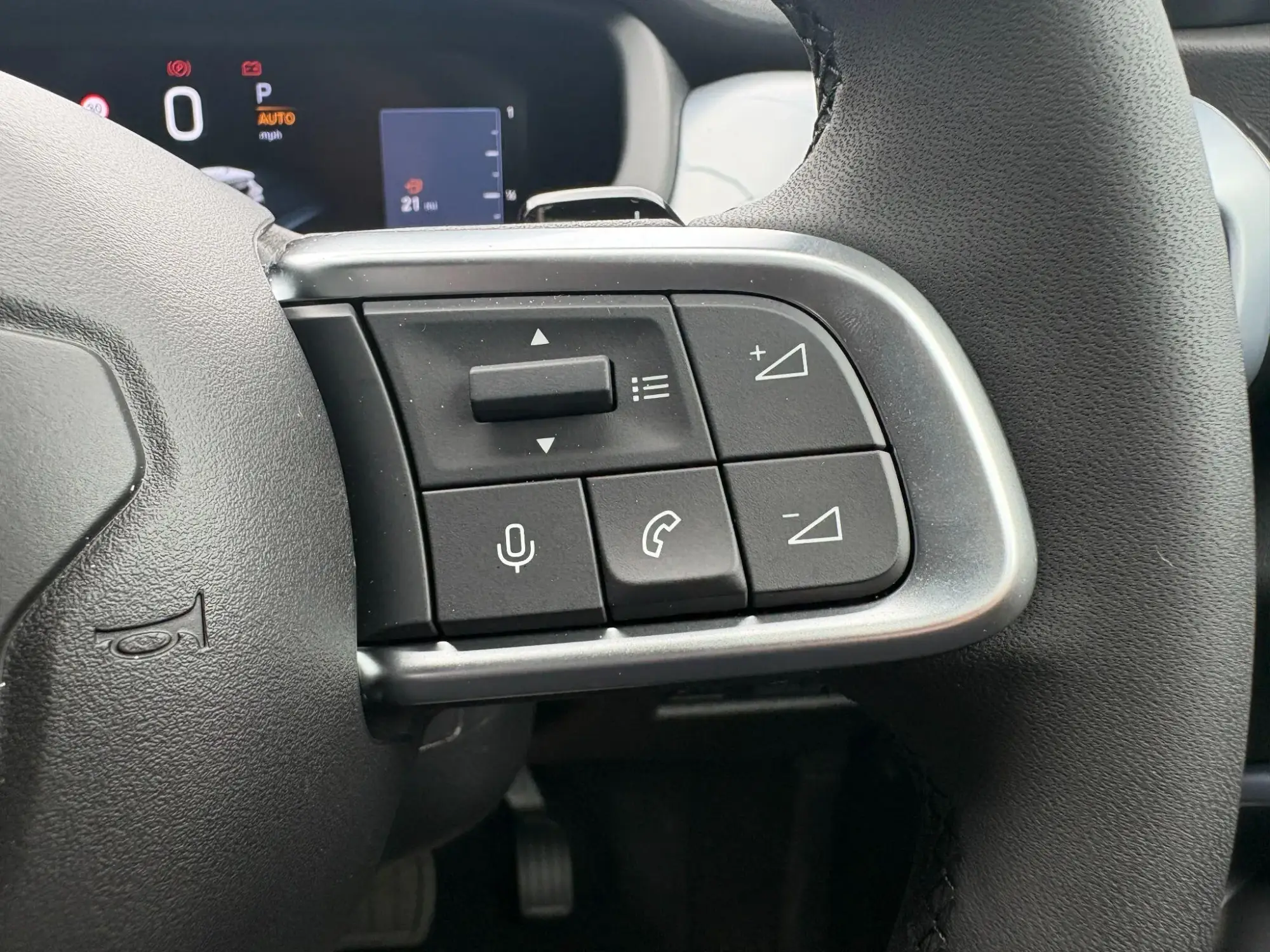 Jeep Avenger e-Hybrid Image 17