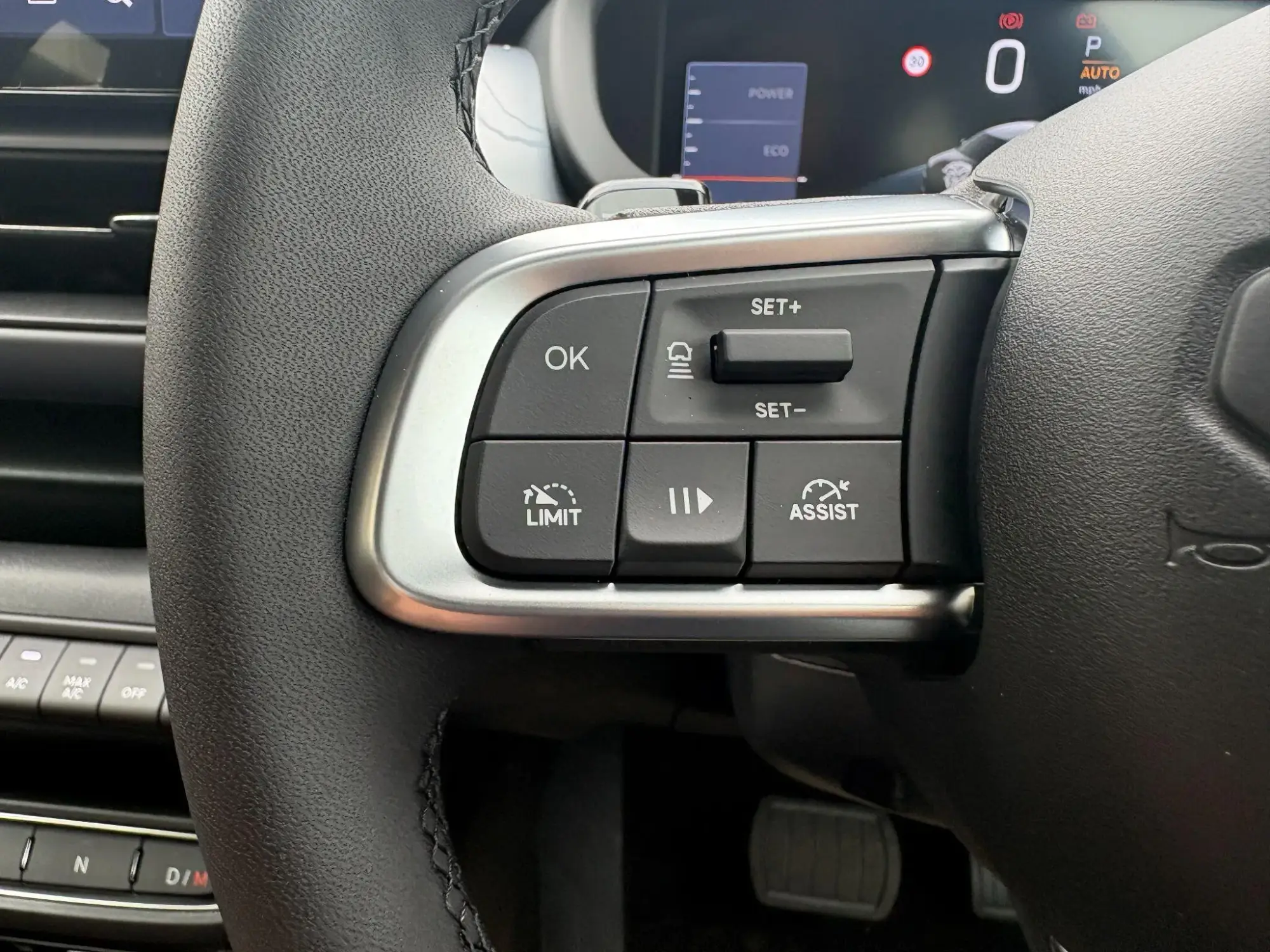Jeep Avenger e-Hybrid Image 18