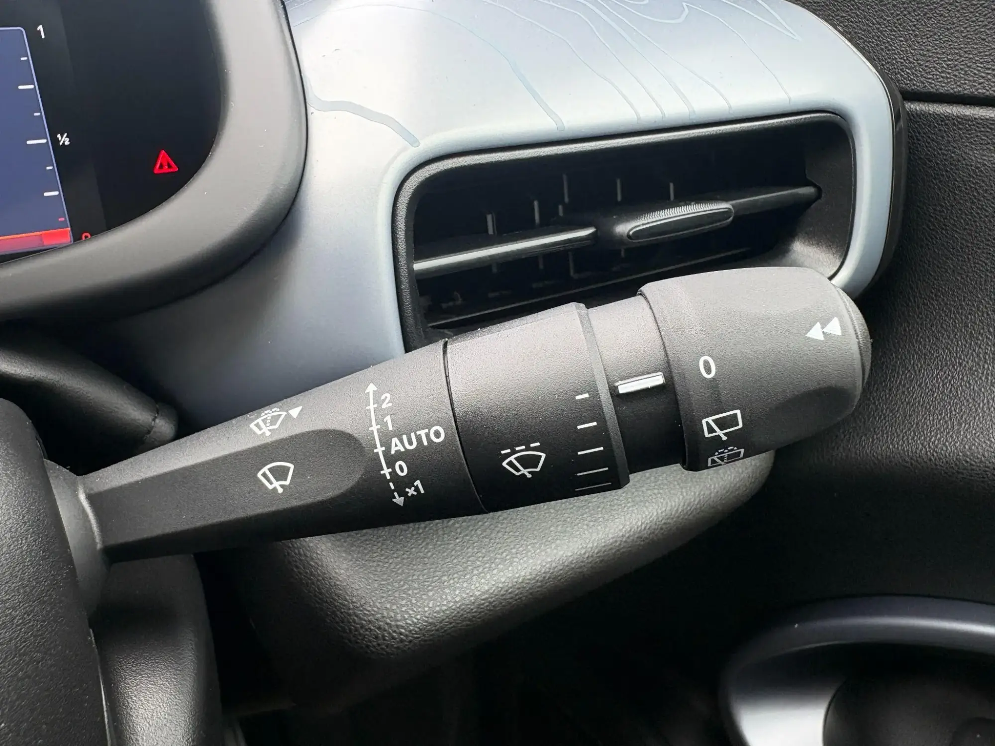 Jeep Avenger e-Hybrid Image 19