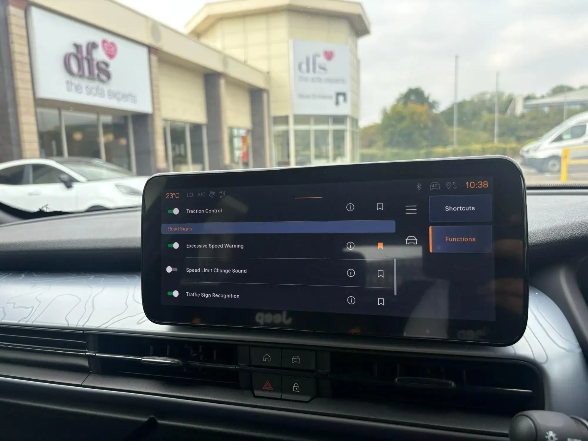 Jeep Avenger e-Hybrid Image 28