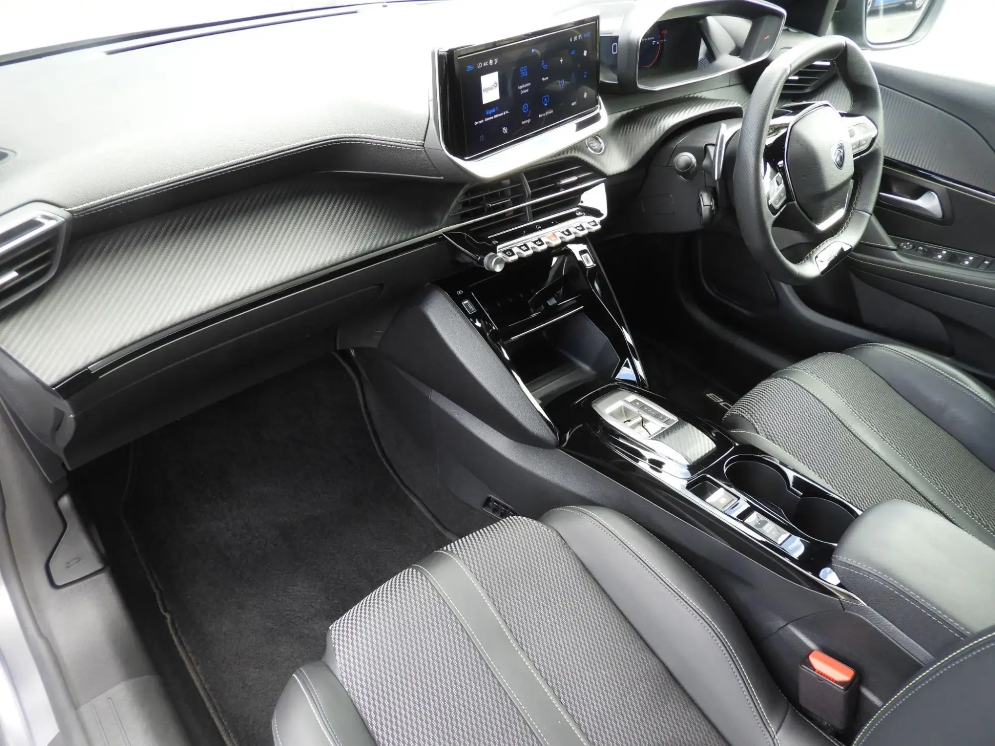 Peugeot 208 Image 13 Peugeot 208 Image 13