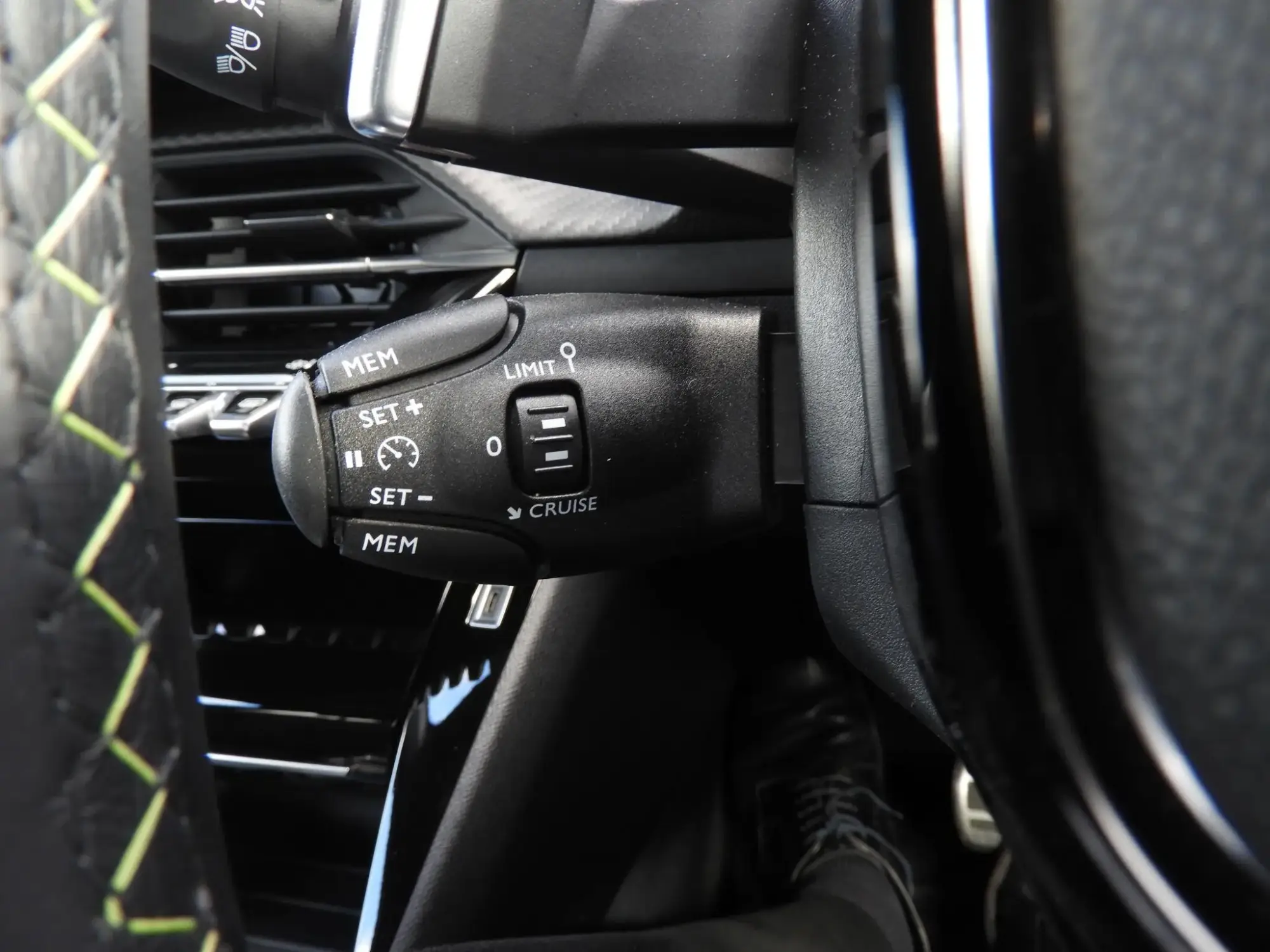 Peugeot 208 Image 18 Peugeot 208 Image 18