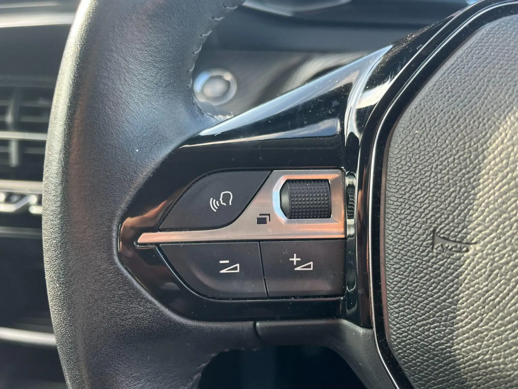 Peugeot 208 Image 18 Peugeot 208 Image 18