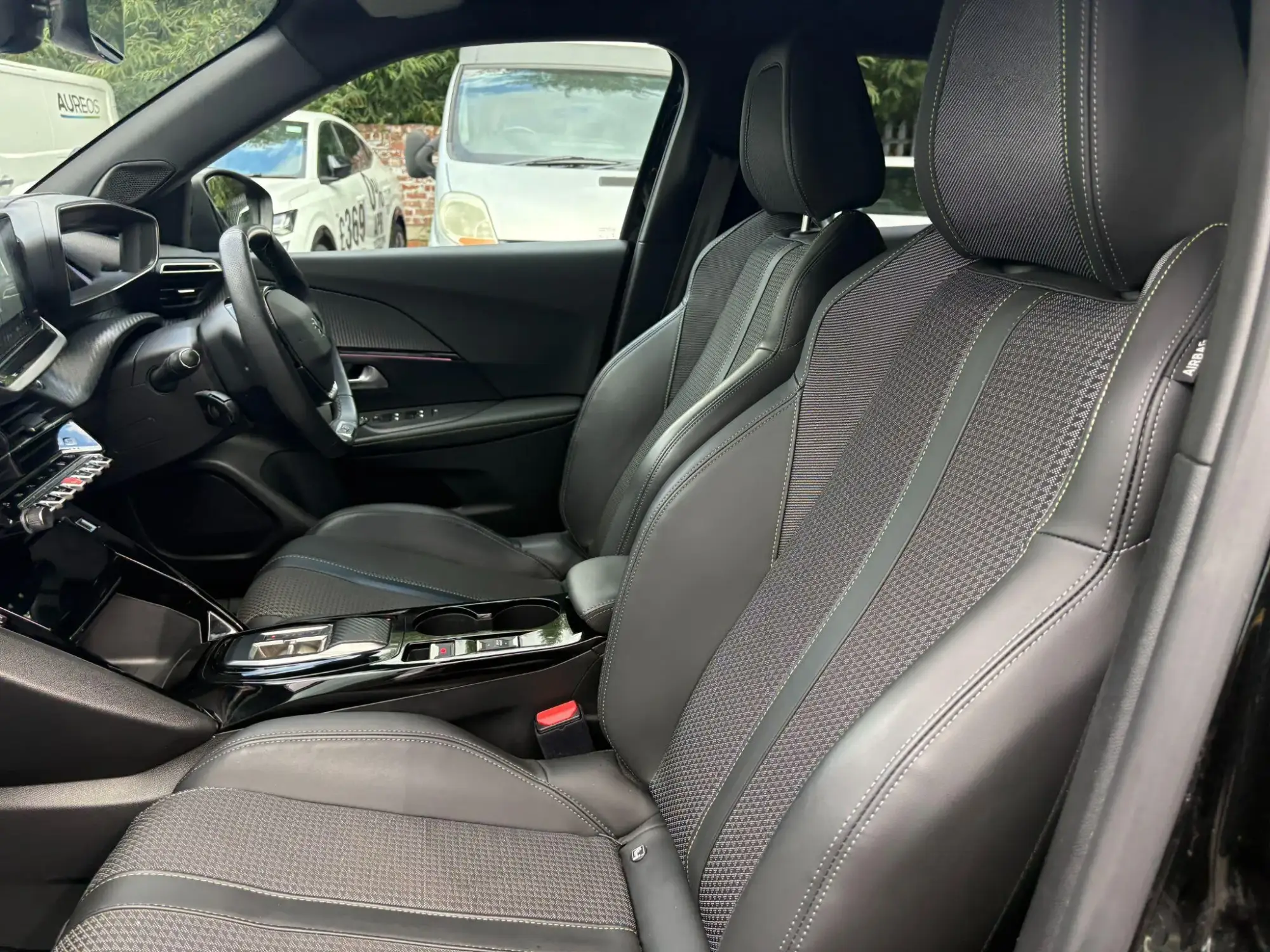 Peugeot E-2008 Image 12 Peugeot E-2008 Image 12