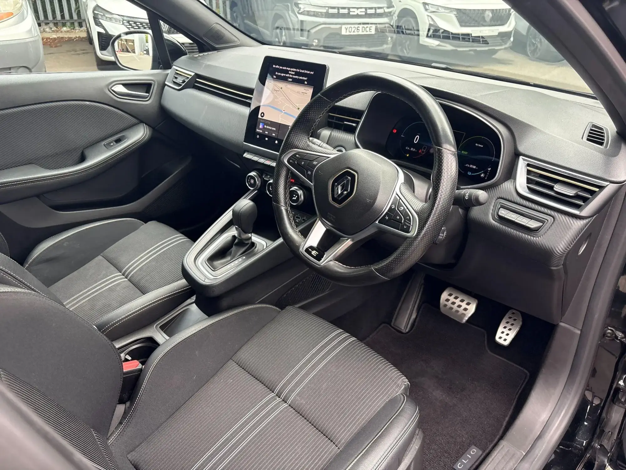 Renault Clio E-Tech Image 1 Renault Clio E-Tech Image 1