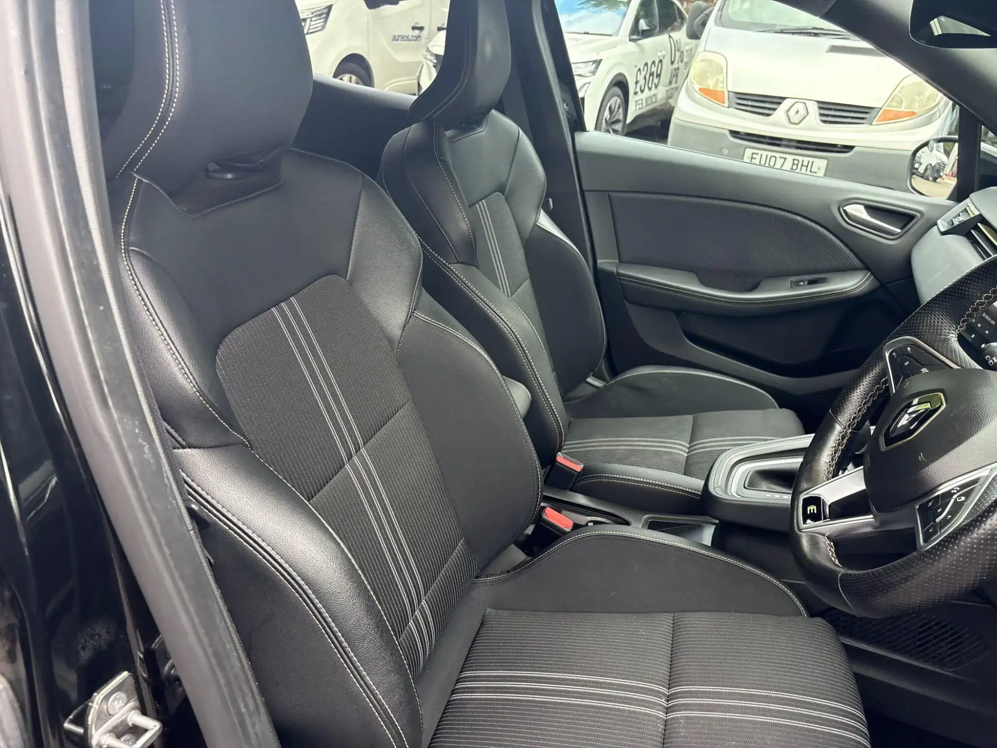 Renault Clio E-Tech Image 2 Renault Clio E-Tech Image 2