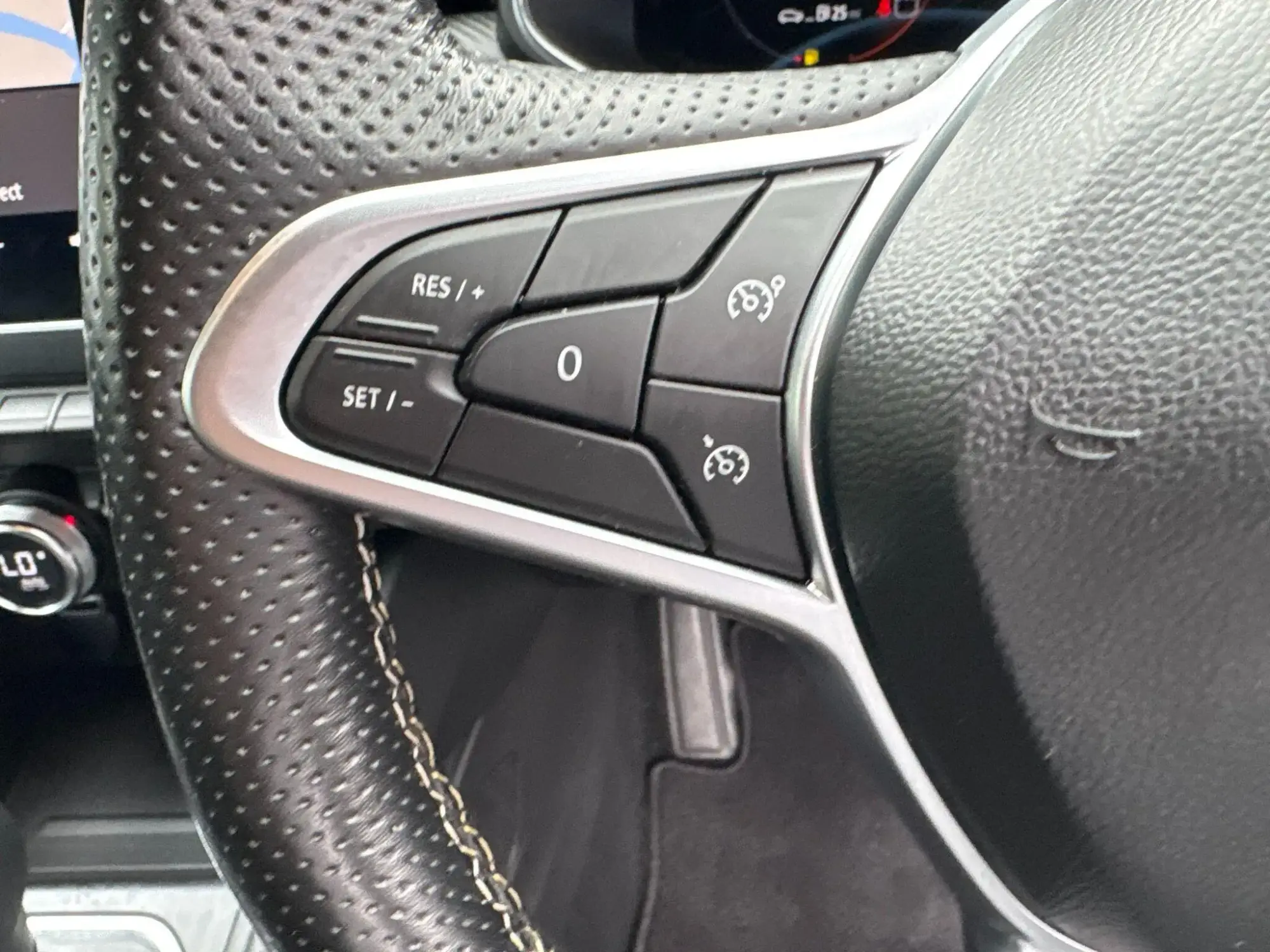 Renault Clio E-Tech Image 11 Renault Clio E-Tech Image 11