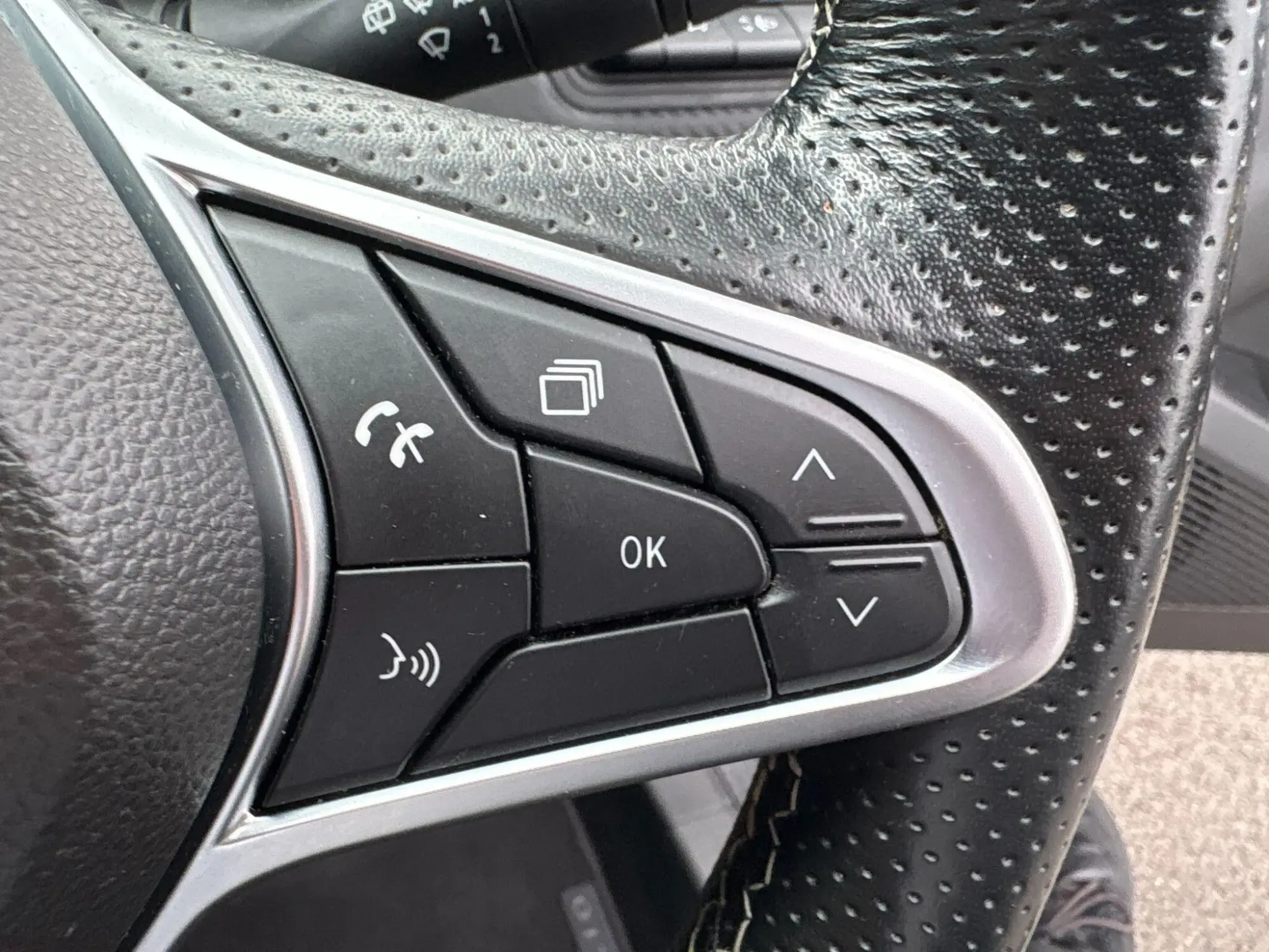 Renault Clio E-Tech Image 12 Renault Clio E-Tech Image 12