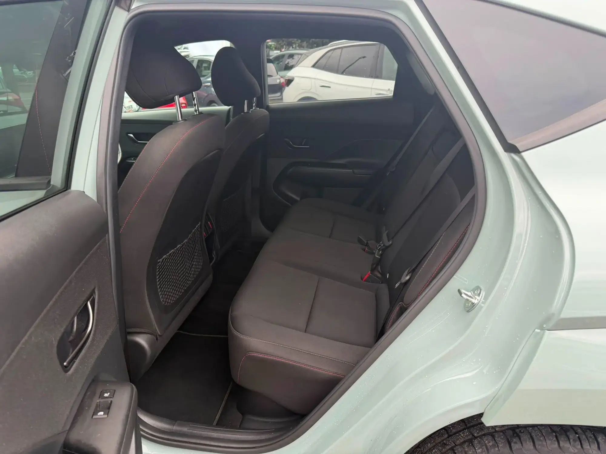 Hyundai KONA Image 30