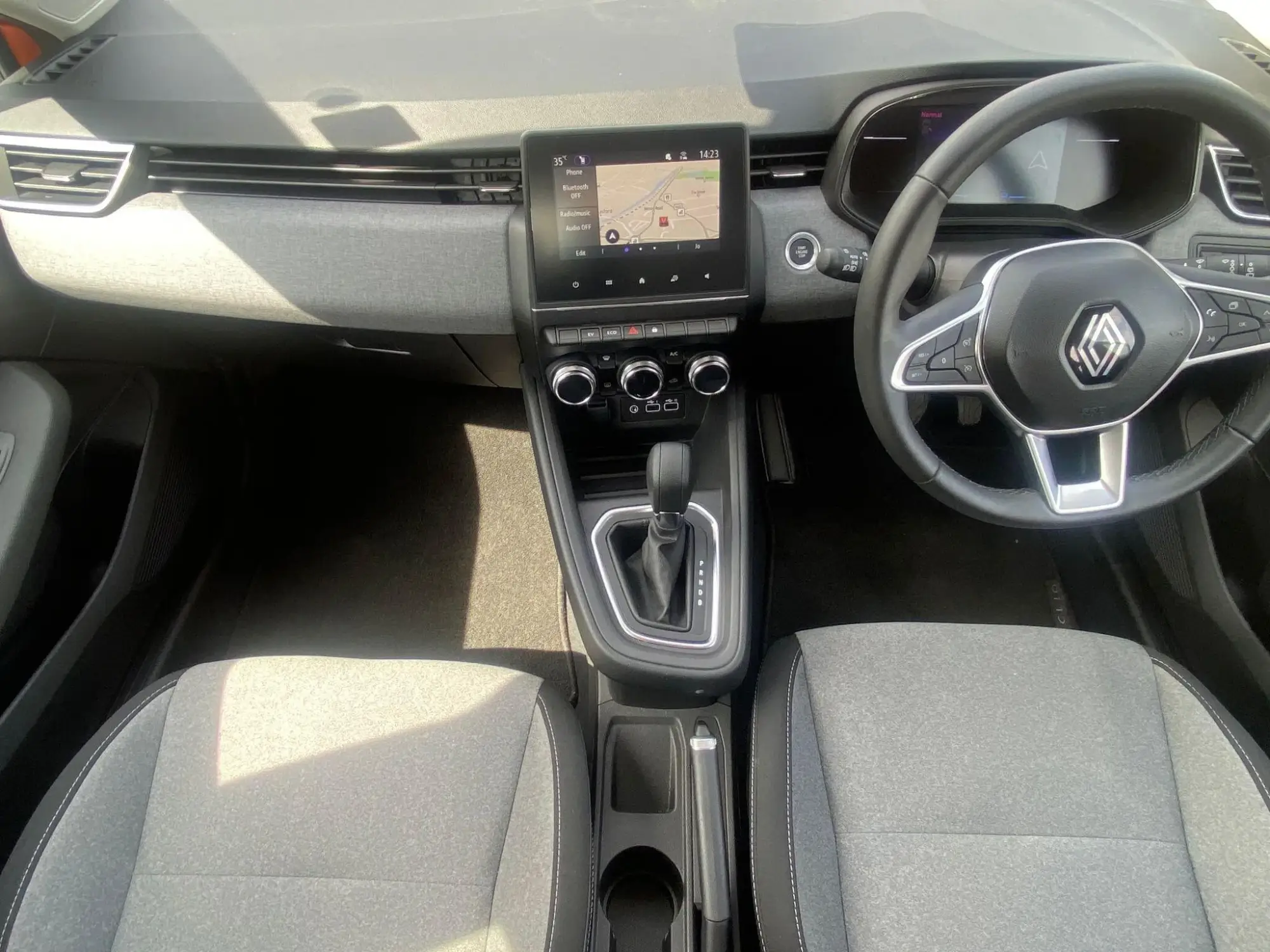 Renault Clio E-Tech Image 2