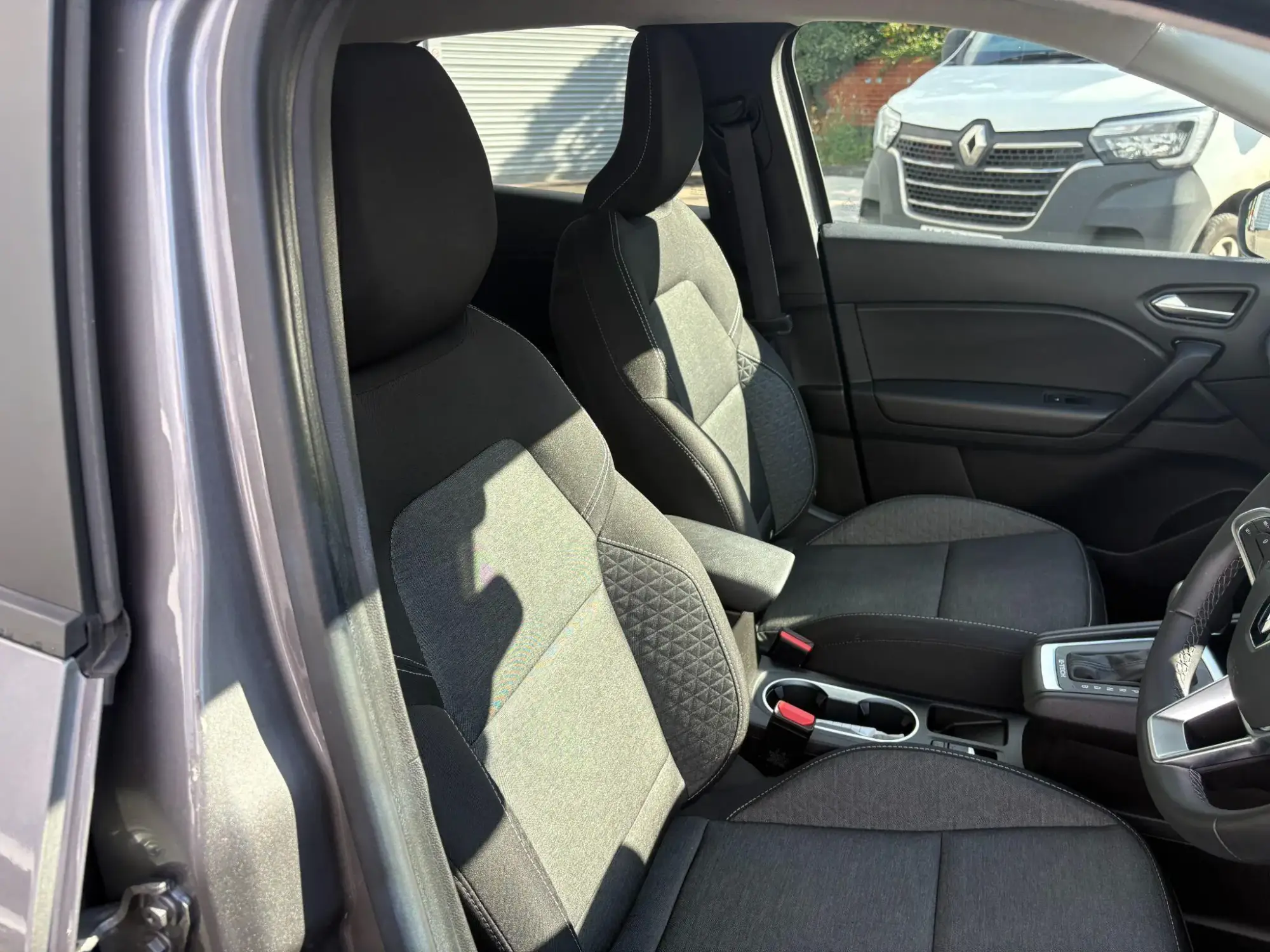 Renault Captur E-Tech Image 10