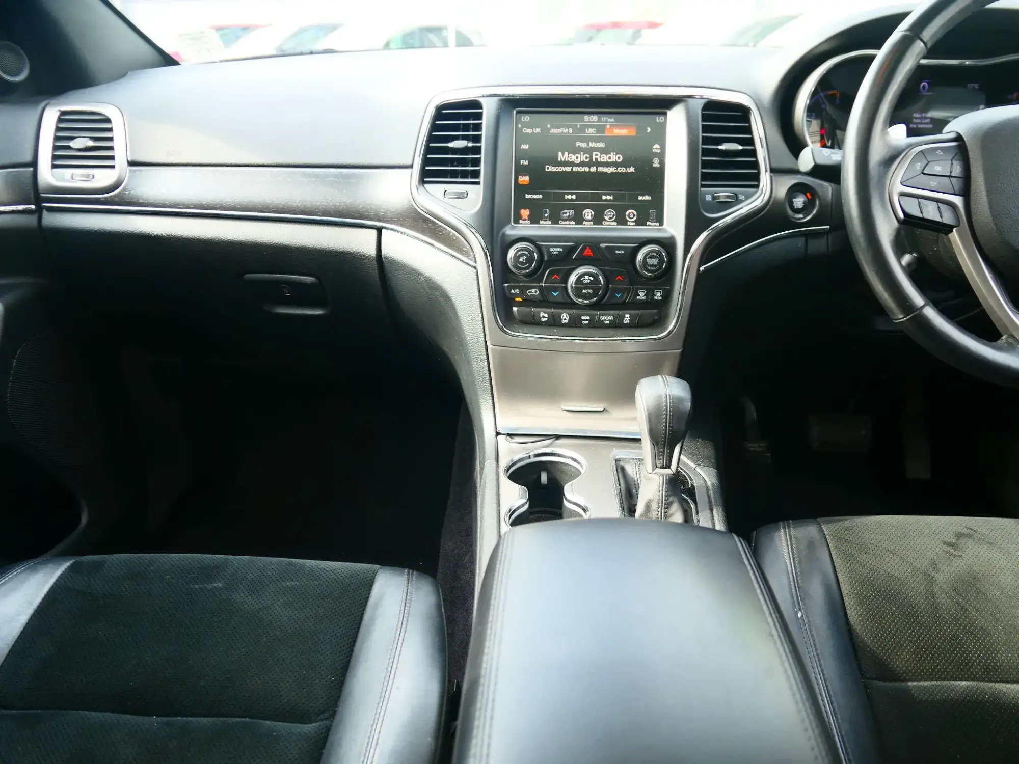 Jeep Grand Cherokee Image 4 Jeep Grand Cherokee Image 4