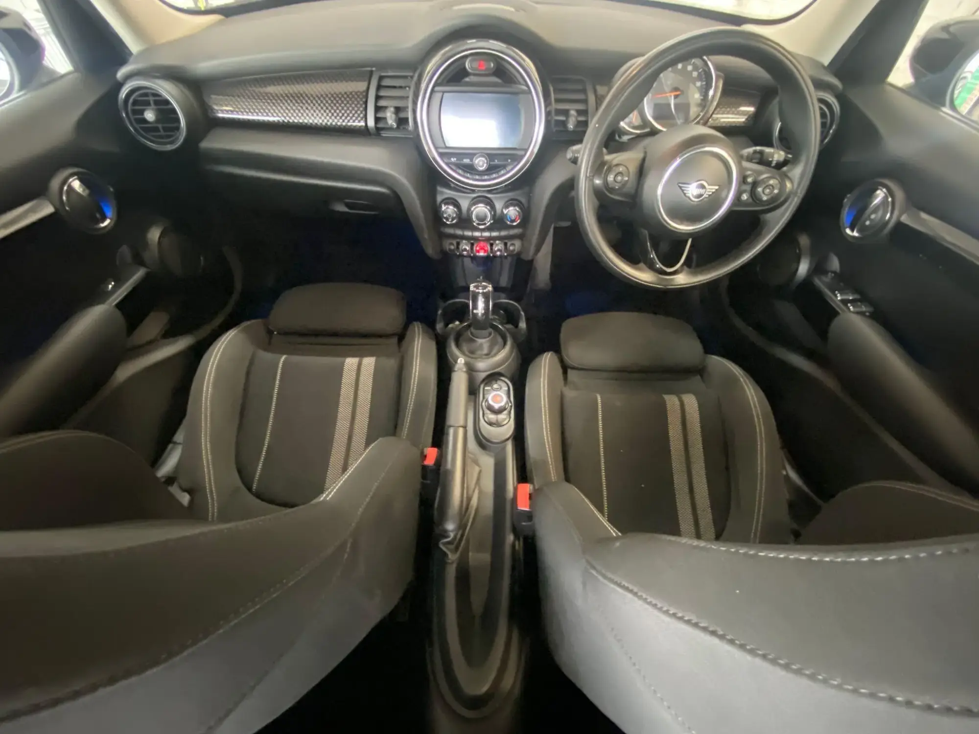 MINI Hatch Image 2
