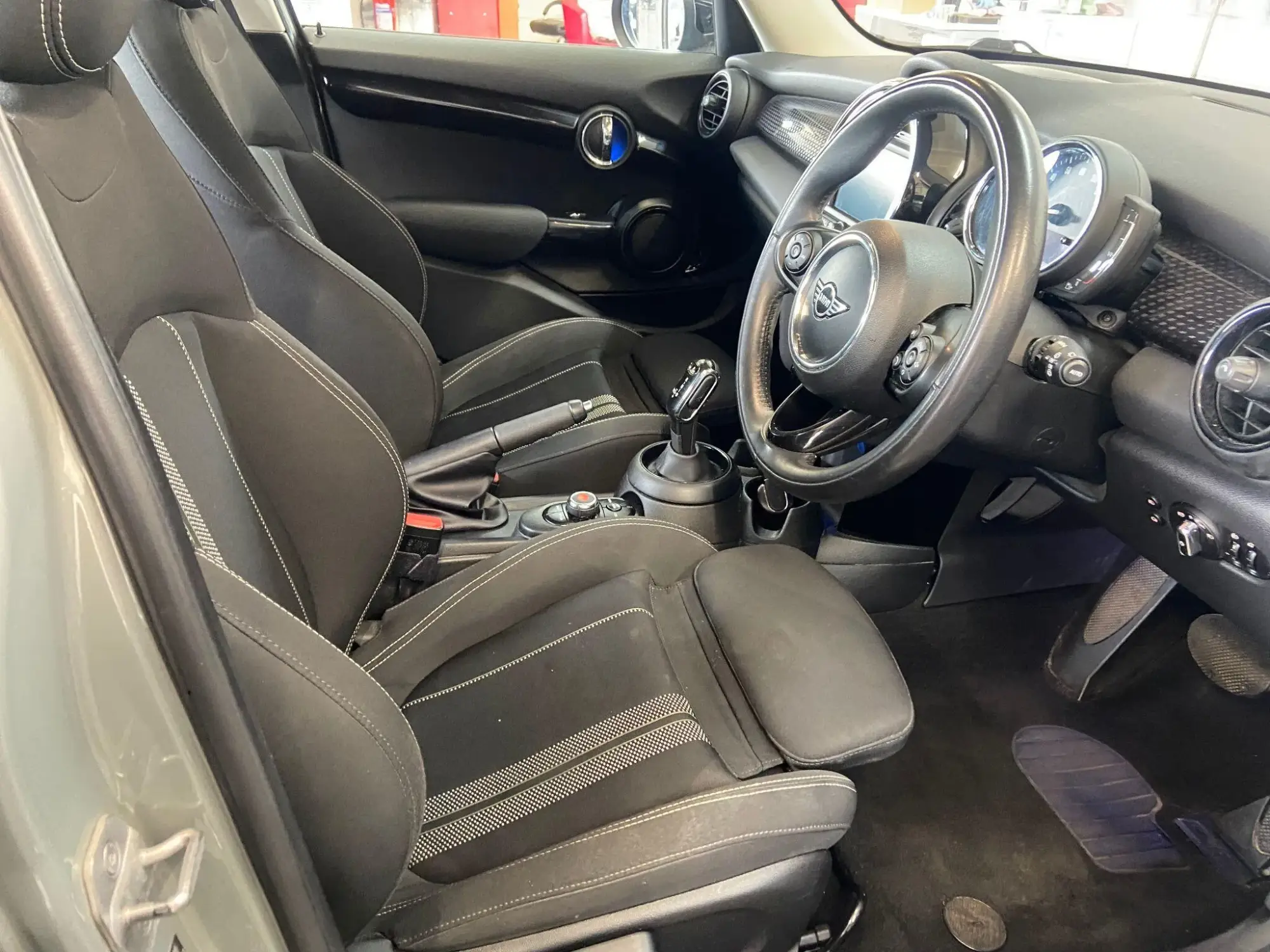 MINI Hatch Image 3
