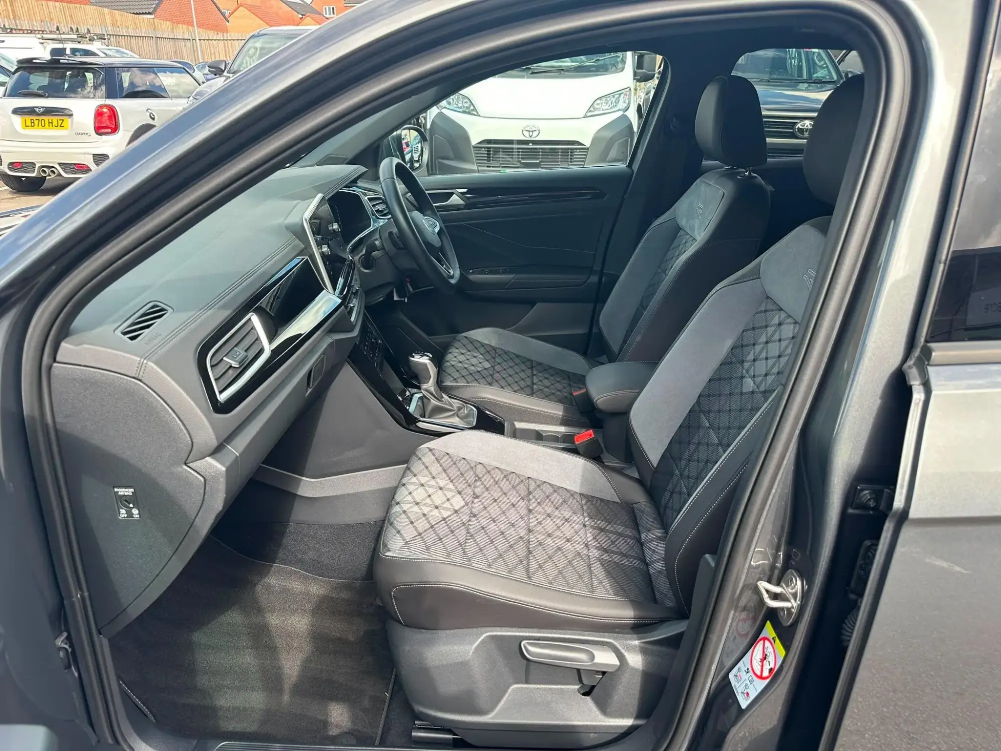 Volkswagen T-Roc Image 9