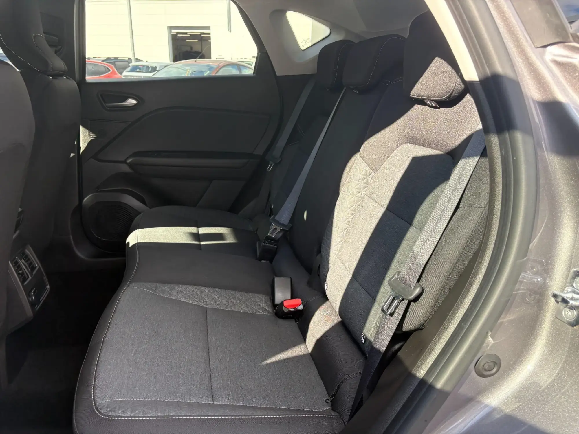 Renault Captur E-Tech Image 32