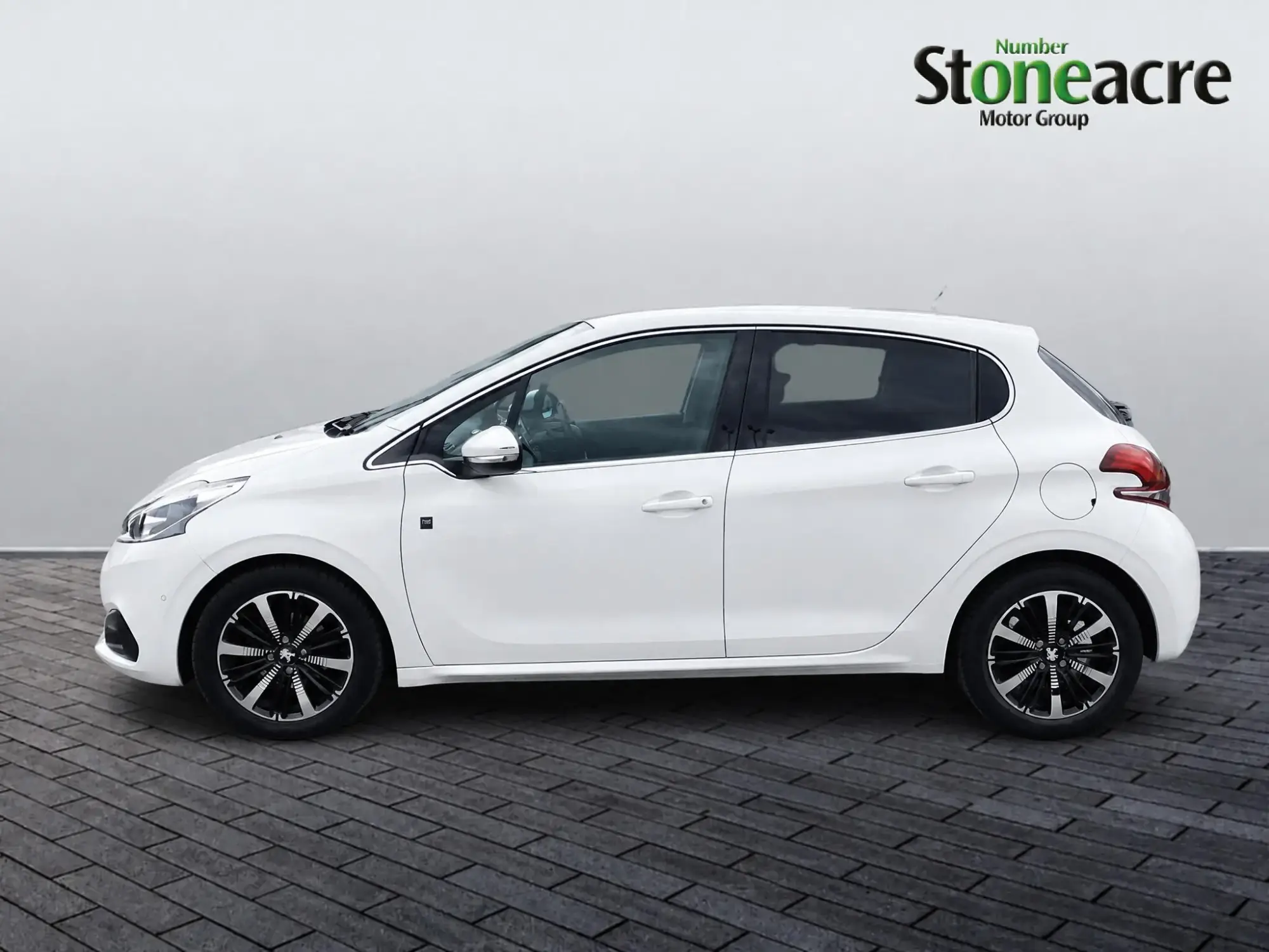 Peugeot 208 Image 8