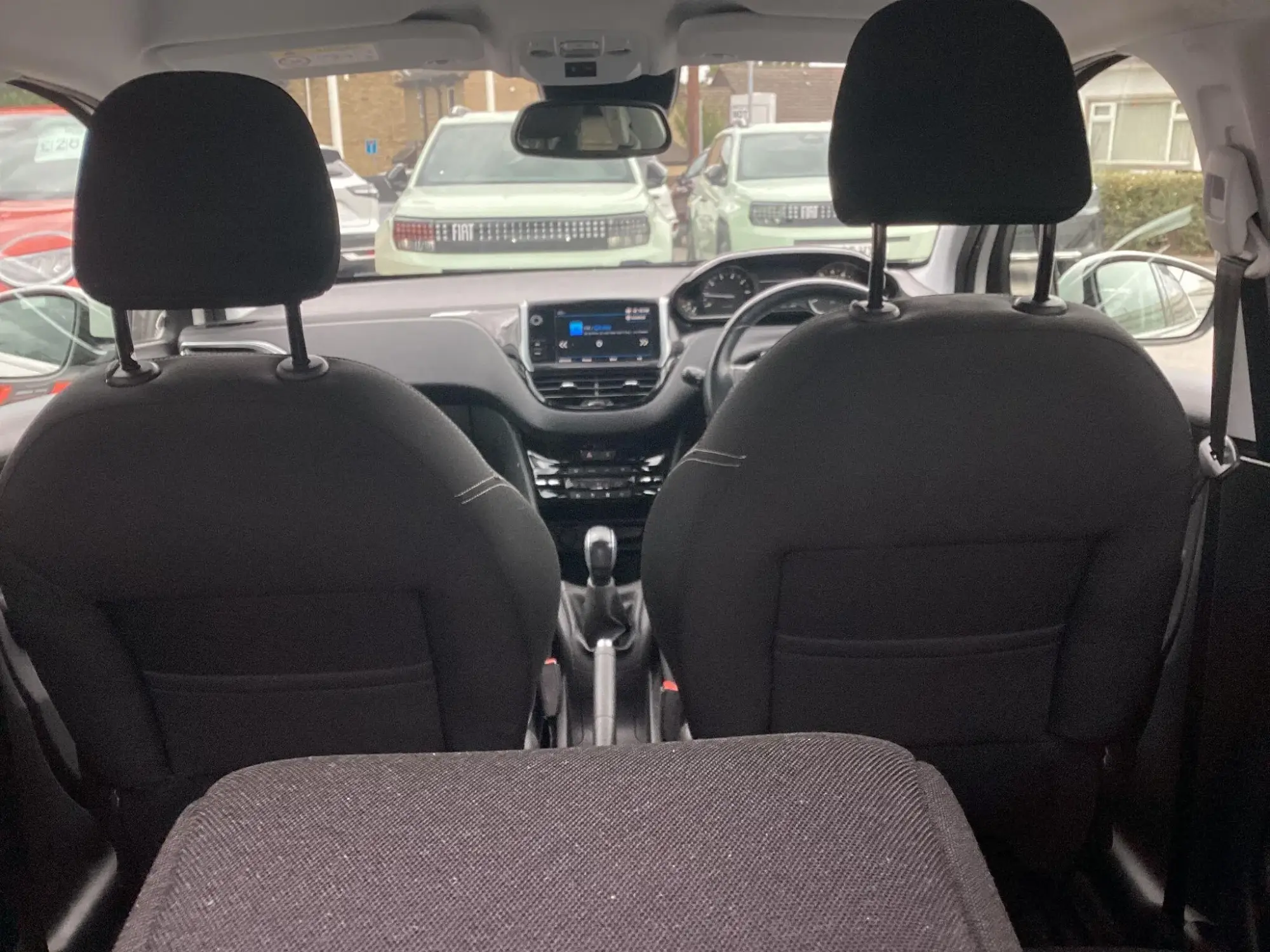Peugeot 208 Image 11