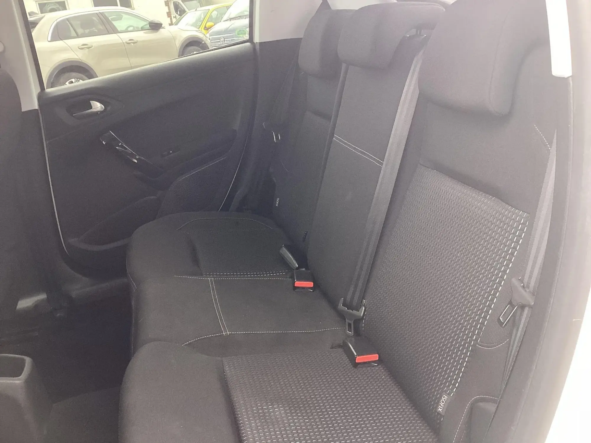 Peugeot 208 Image 12